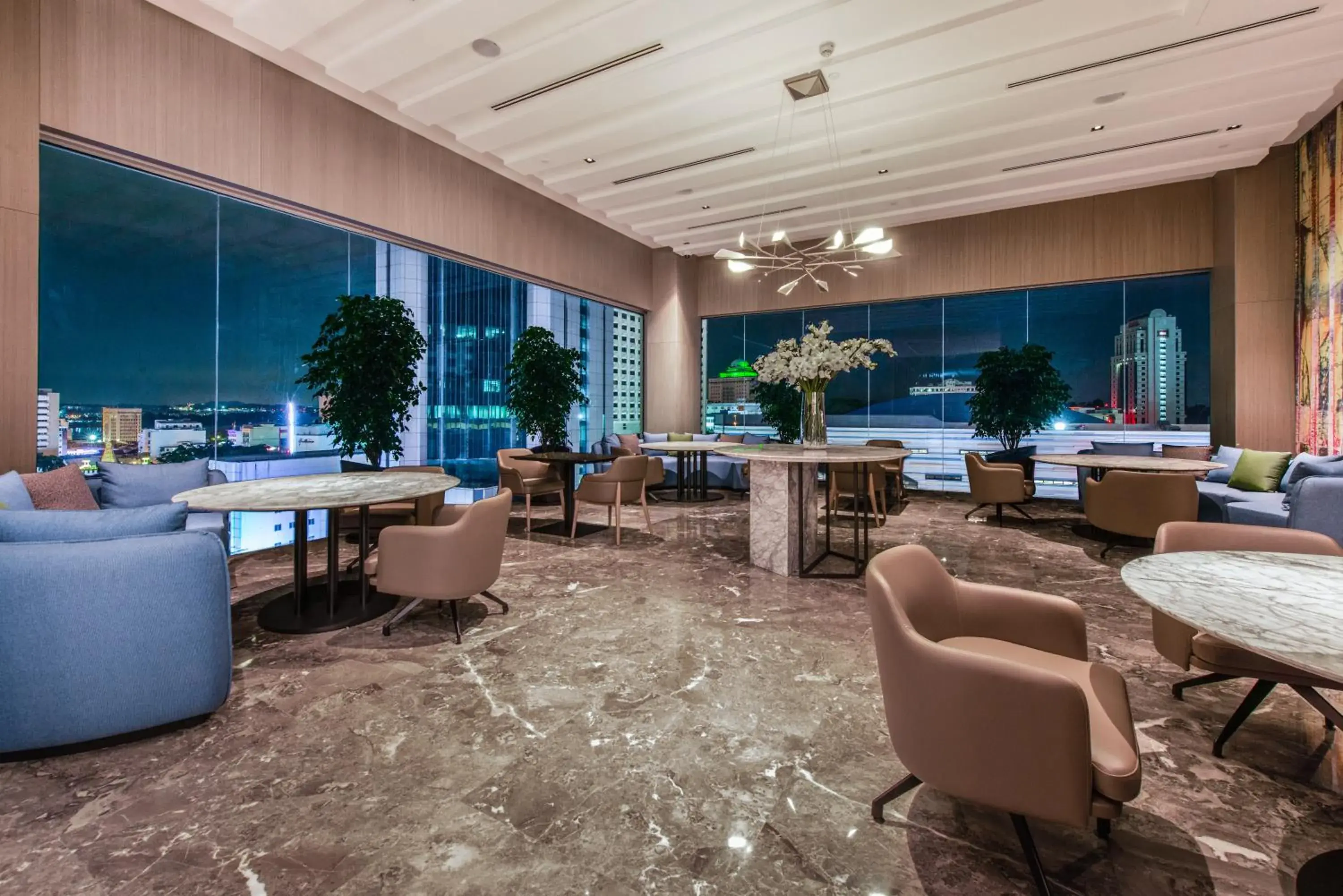 Lounge or bar in Holiday Inn Johor Bahru City Centre by IHG Lounge or bar in Holiday Inn Johor Bahru City Centre by IHG