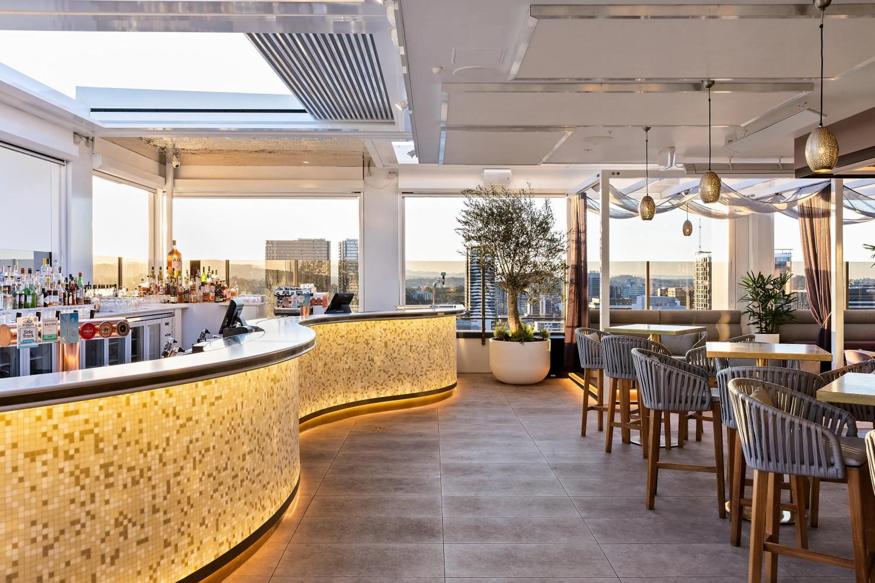 Restaurant/places to eat in Hotel X Brisbane Fortitude Vly, Vignette Collection by IHG