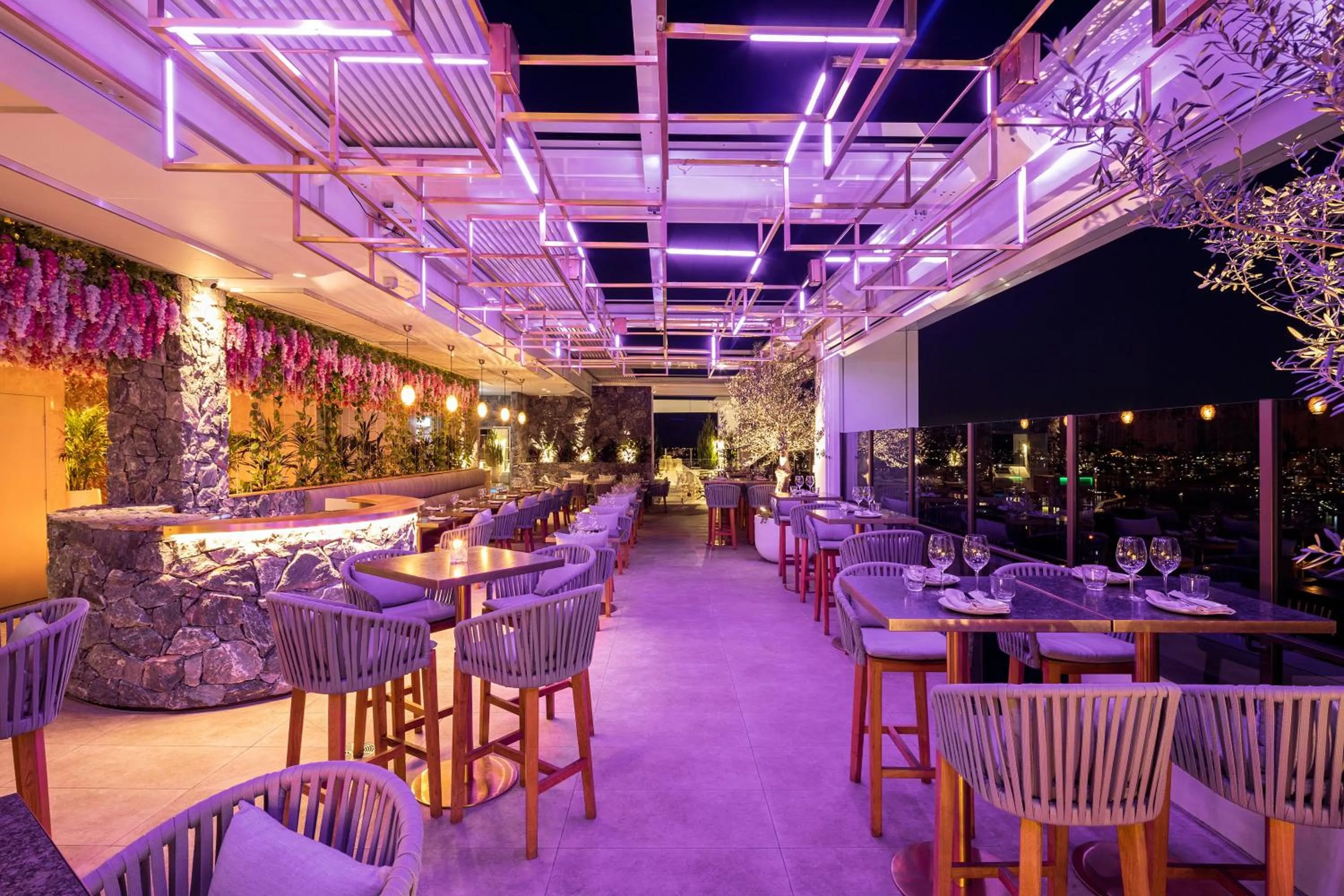 Lounge or bar in Hotel X Brisbane Fortitude Vly, Vignette Collection by IHG