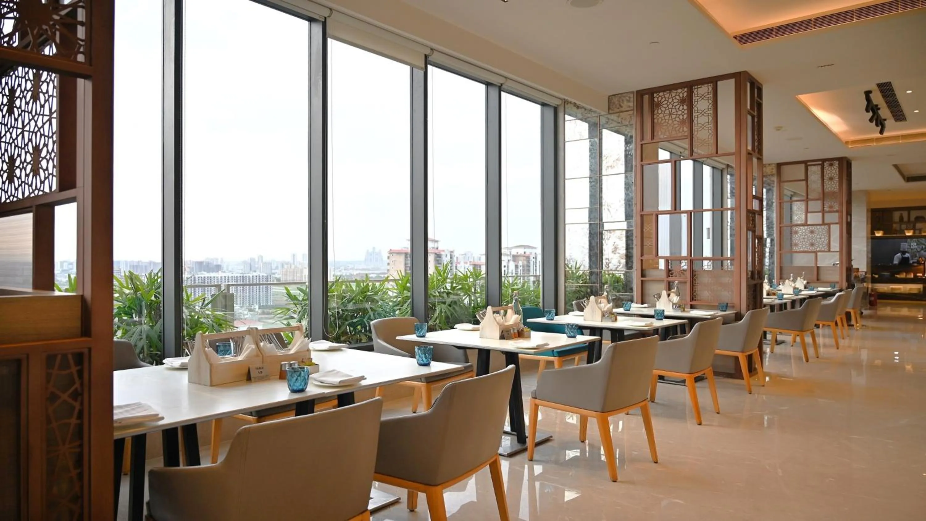 Restaurant/places to eat in Holiday Inn Gurugram Sector 90 by IHG