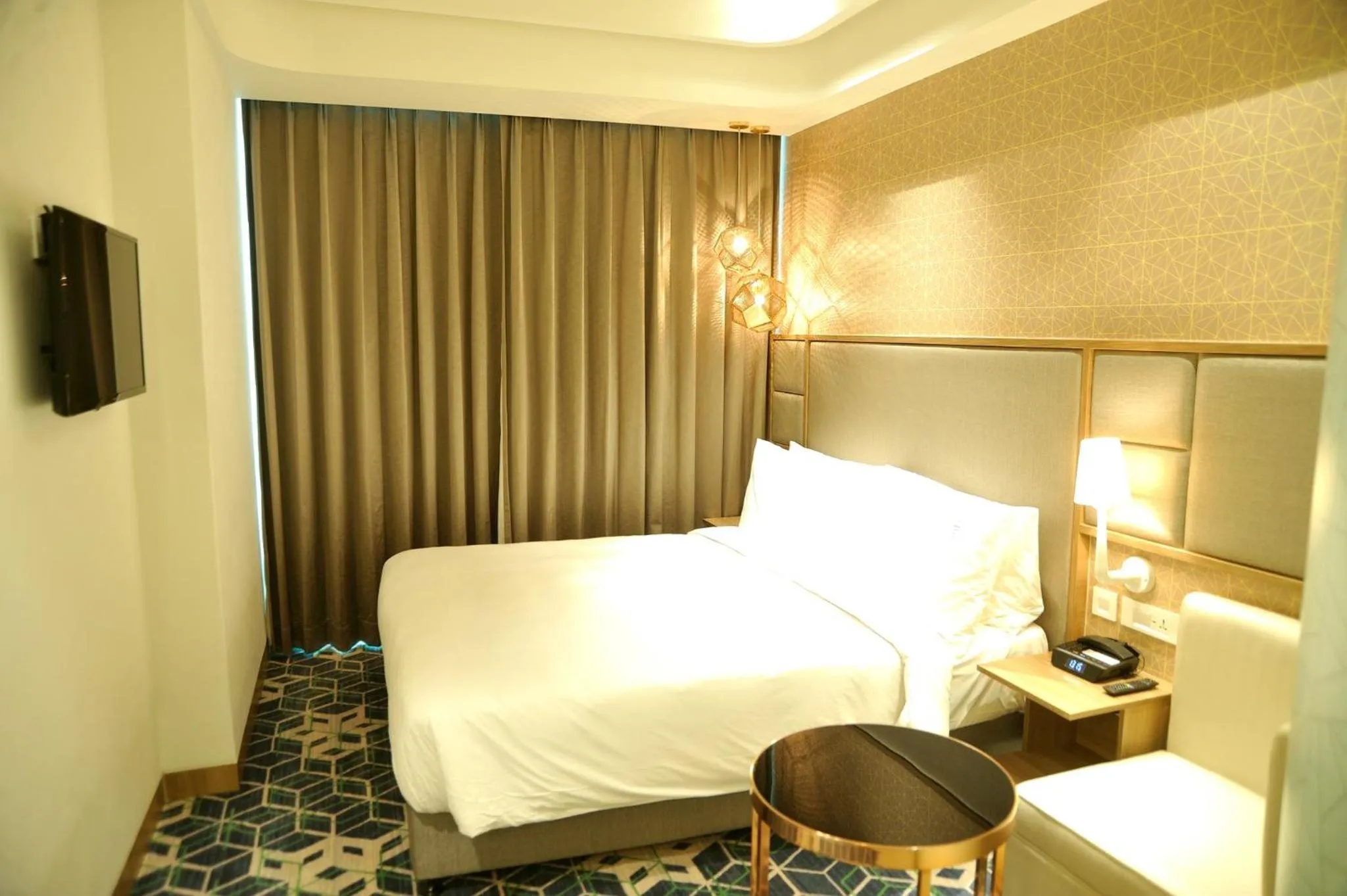 Photo of the whole room, Bed in Holiday Inn Gurugram Sector 90 by IHG