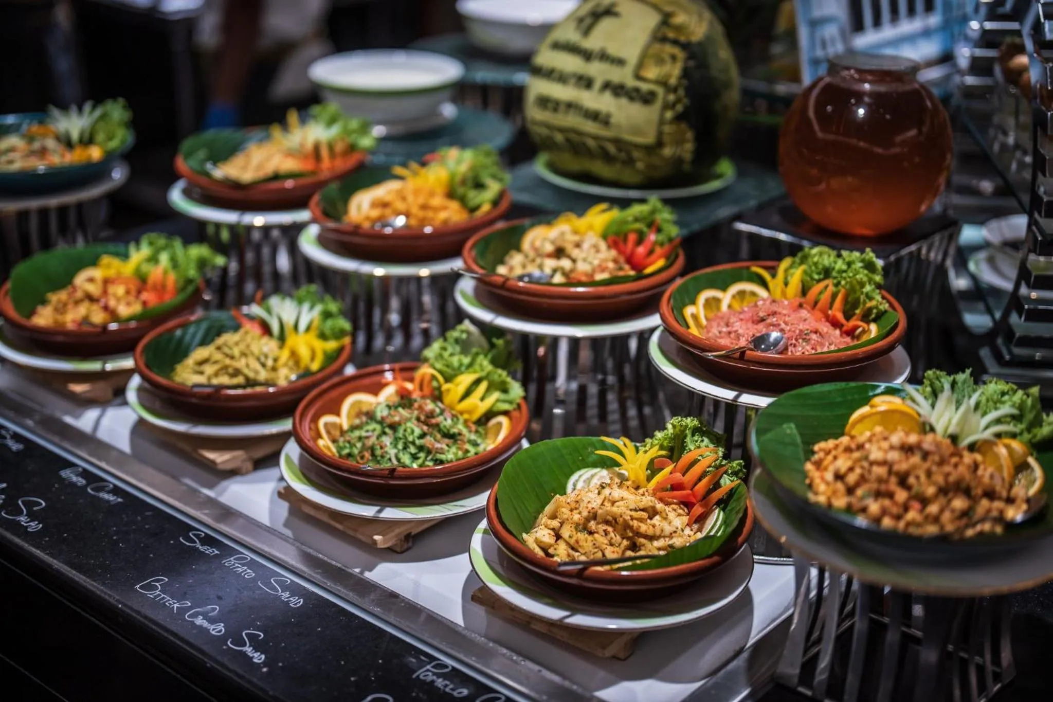 Restaurant/places to eat in Holiday Inn Dhaka City Centre by IHG