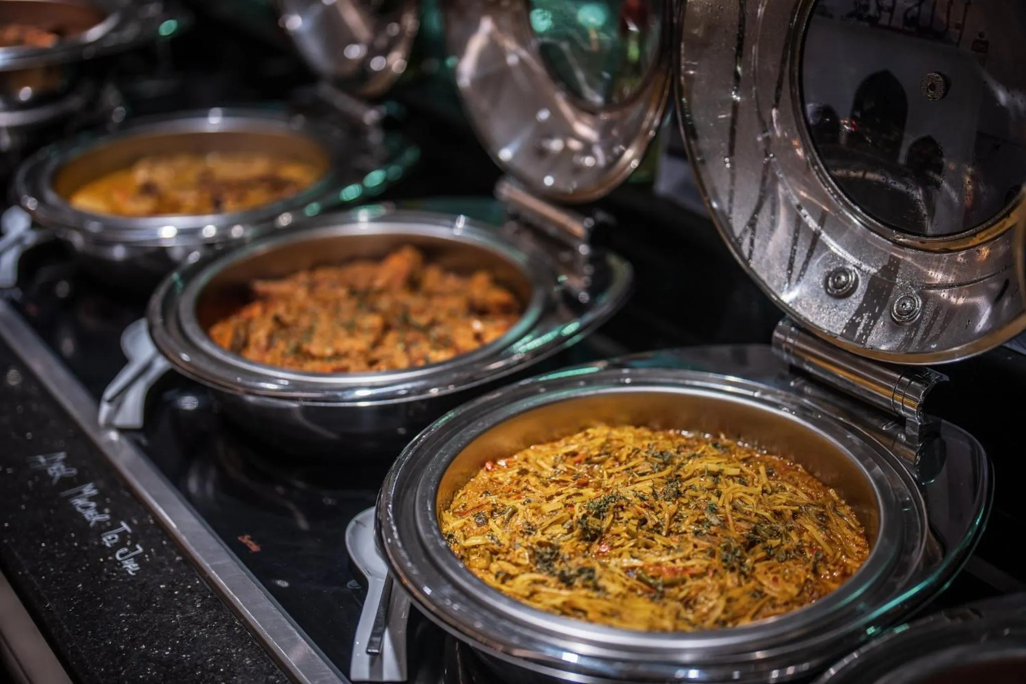 Restaurant/places to eat in Holiday Inn Dhaka City Centre by IHG