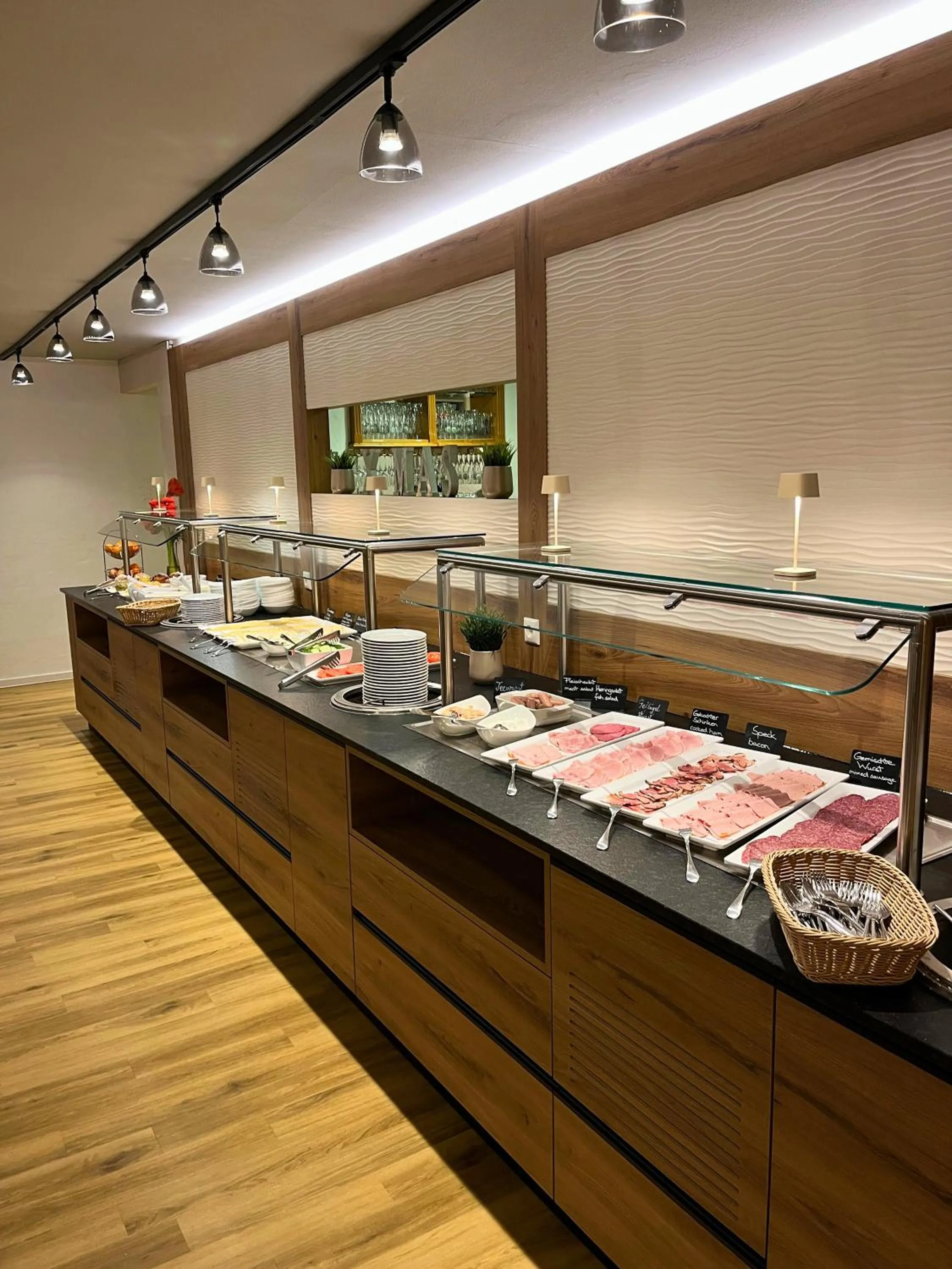 Restaurant/places to eat in AMBER HOTEL Bavaria Superior