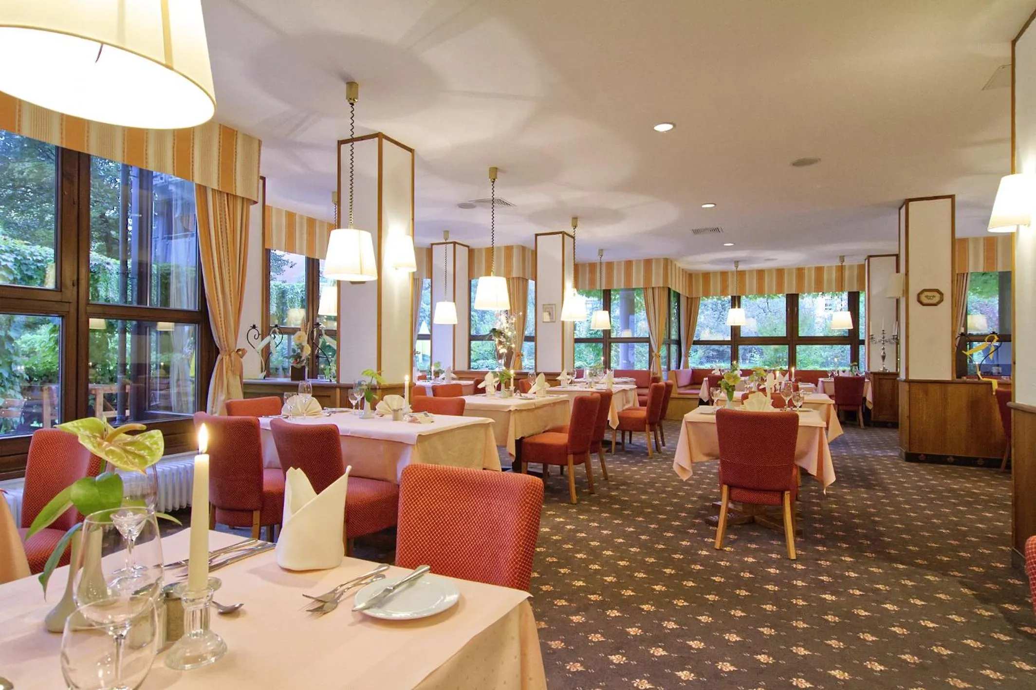 Restaurant/places to eat in AMBER HOTEL Bavaria Superior