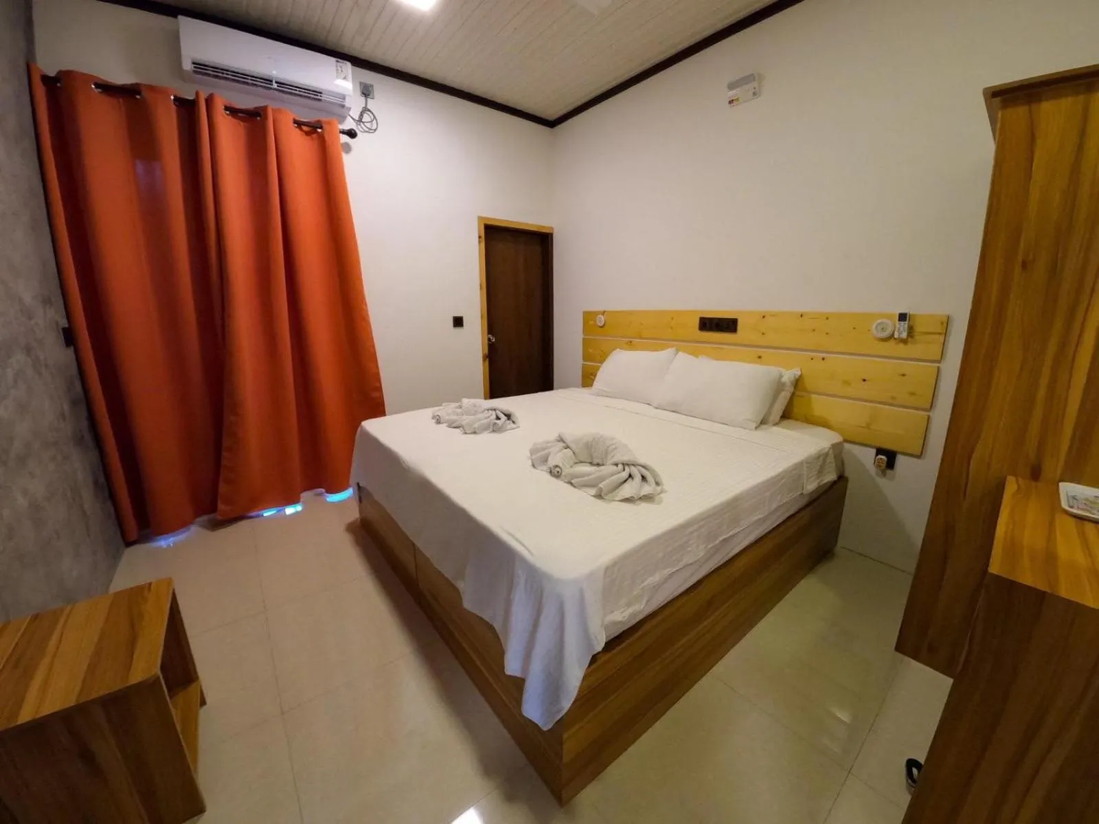 Photo of the whole room, Bed in Huvan Inn