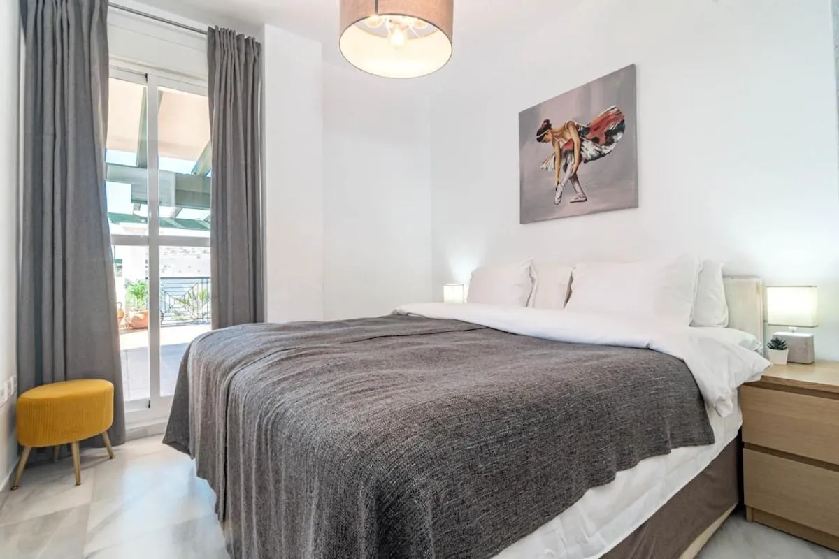 LCR4 - Large 3-Bedroom Apartment Near Beach