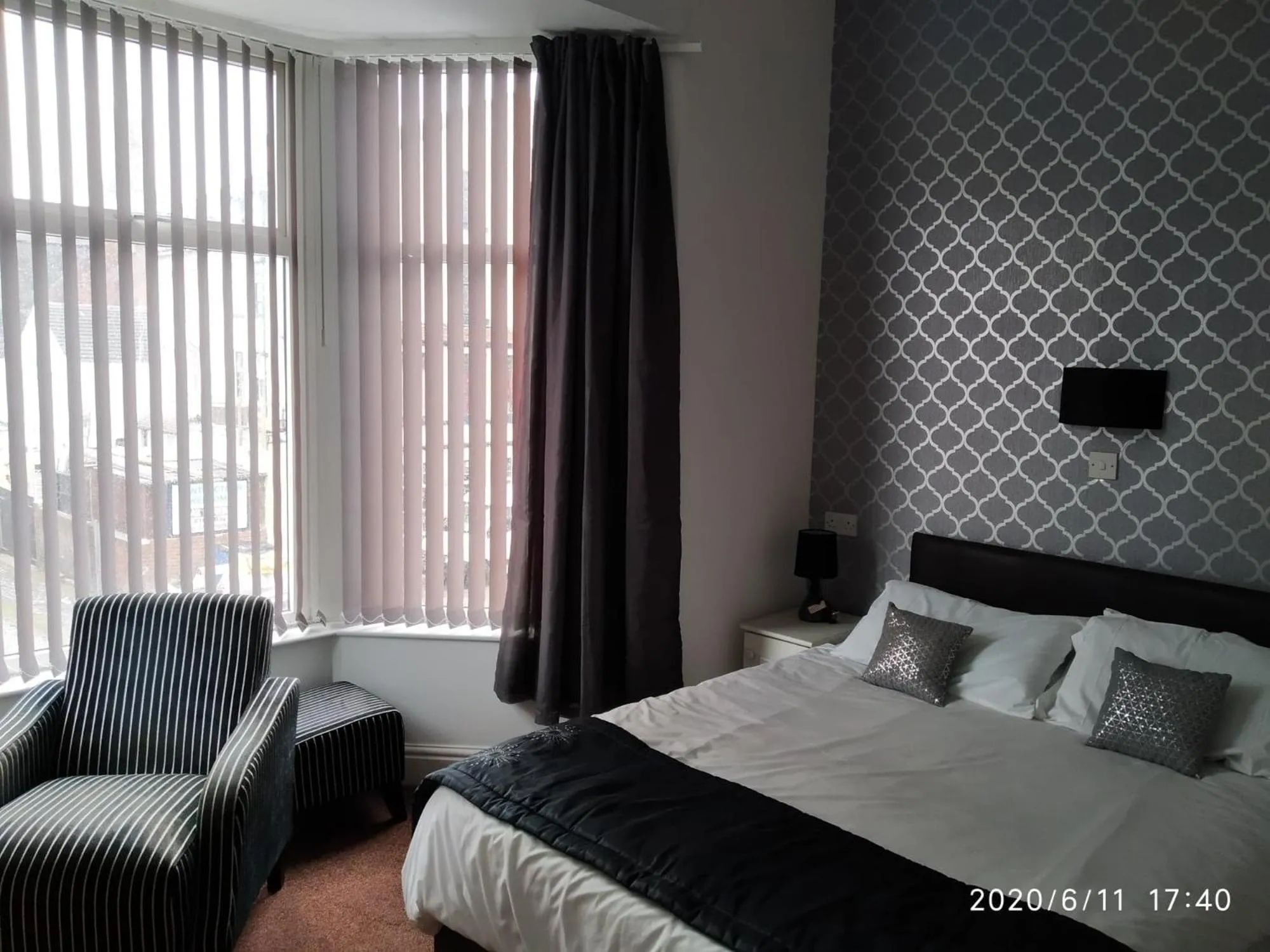 Photo of the whole room, Bed in Mardi Gras Hotel