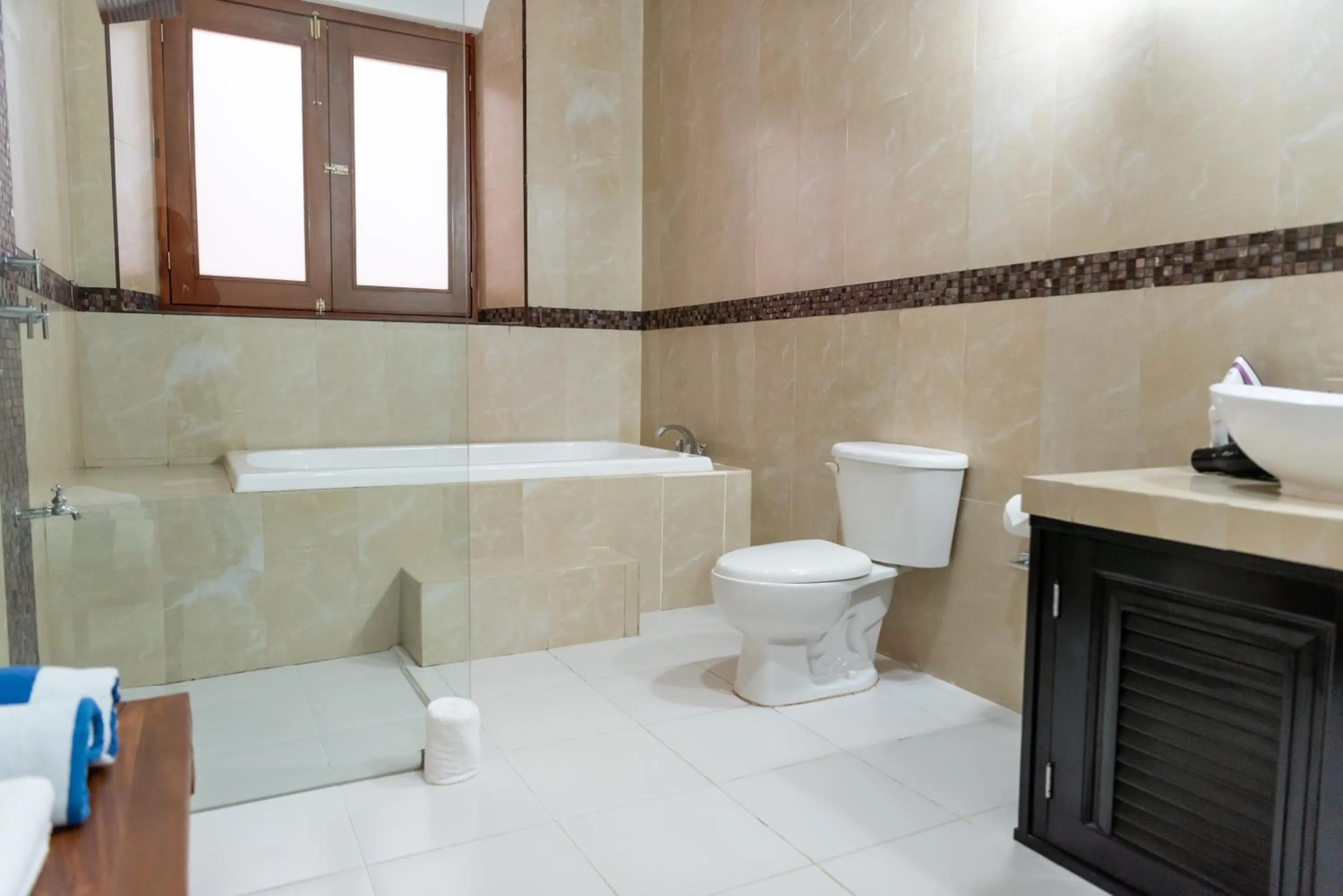 Shower in Hacienda Yabucu