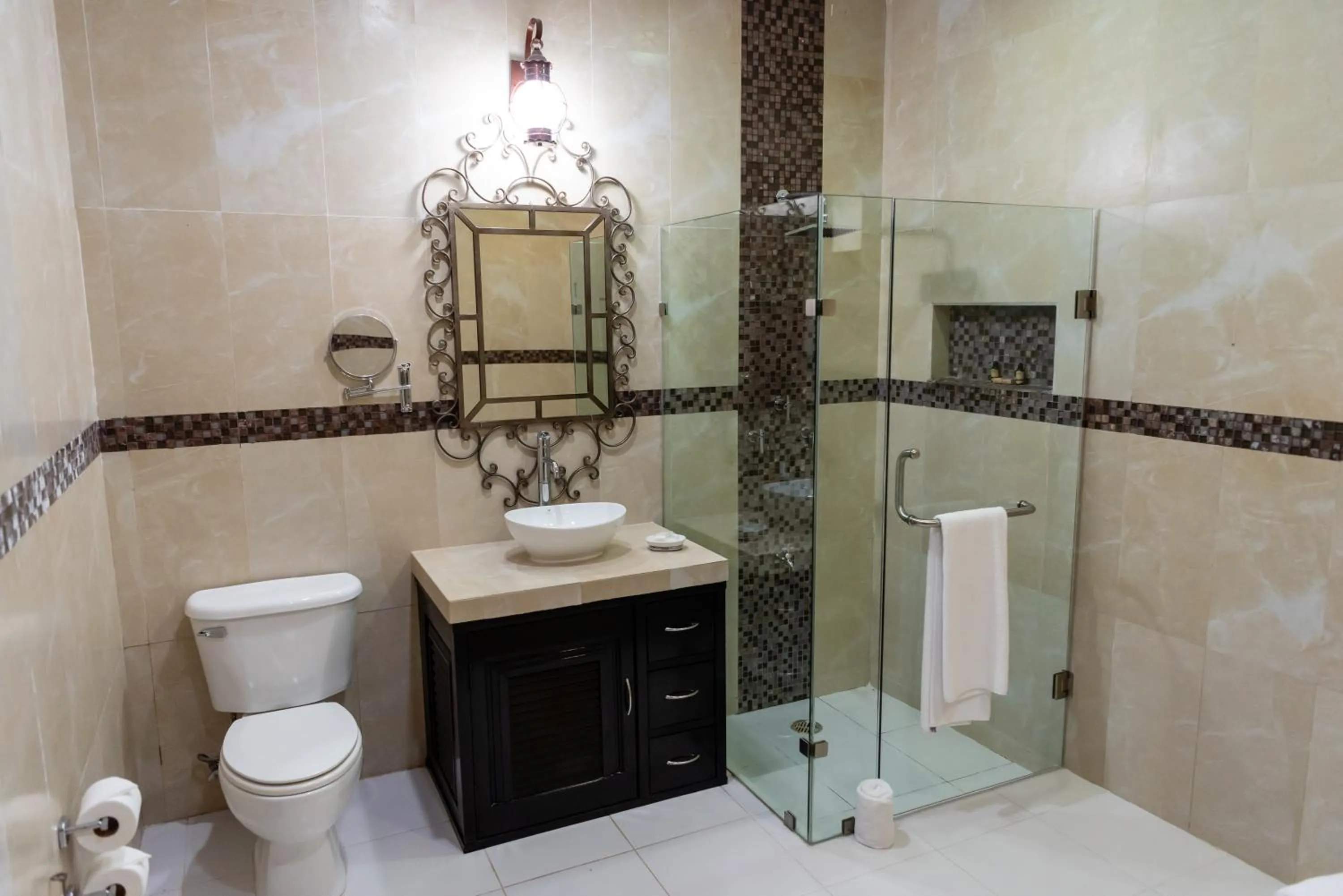 Shower in Hacienda Yabucu