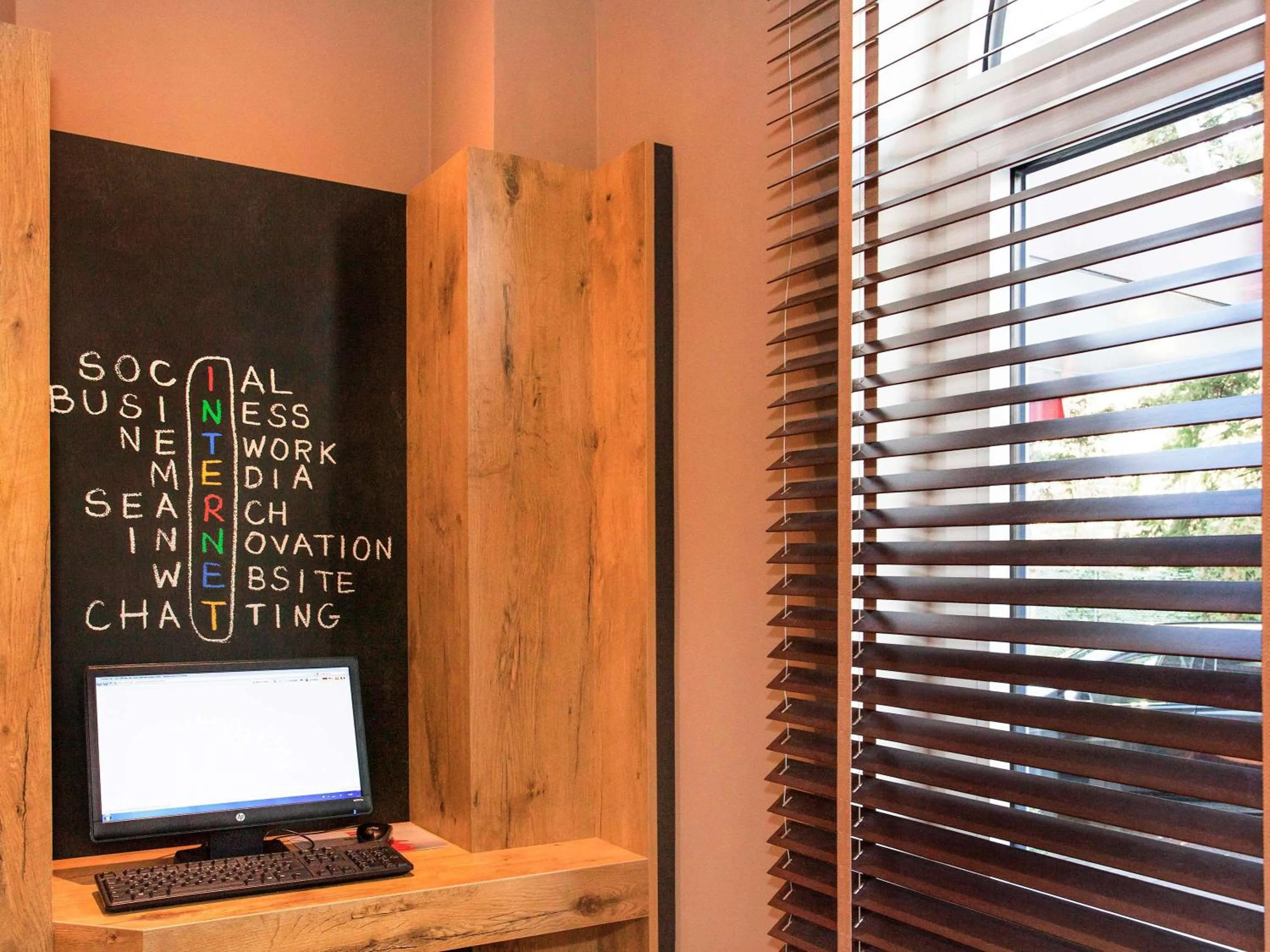 Lounge or bar in ibis Saarbrücken City