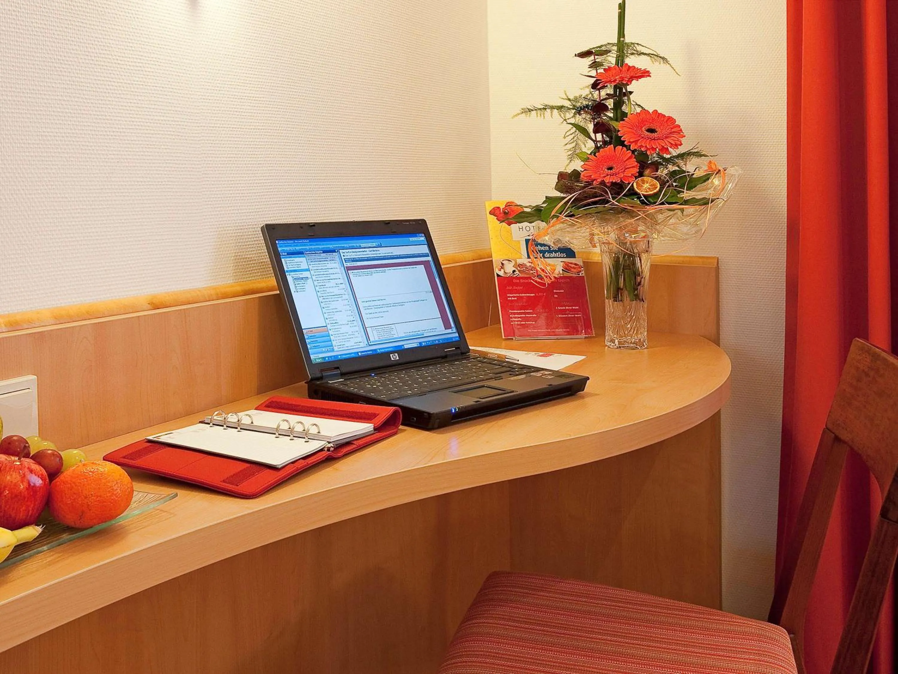 Photo of the whole room in ibis Saarbrücken City