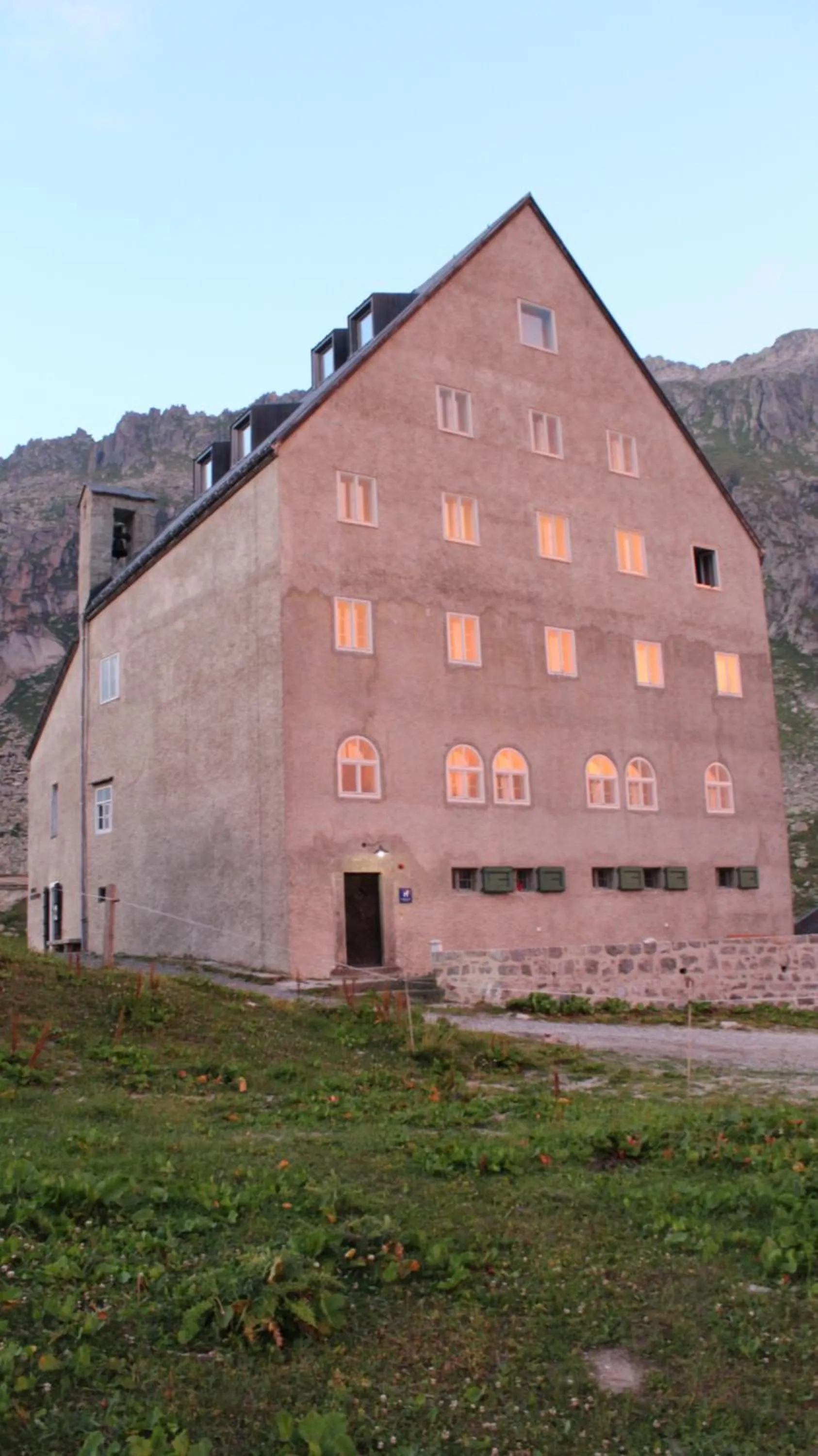 Property building in Ospizio San Gottardo