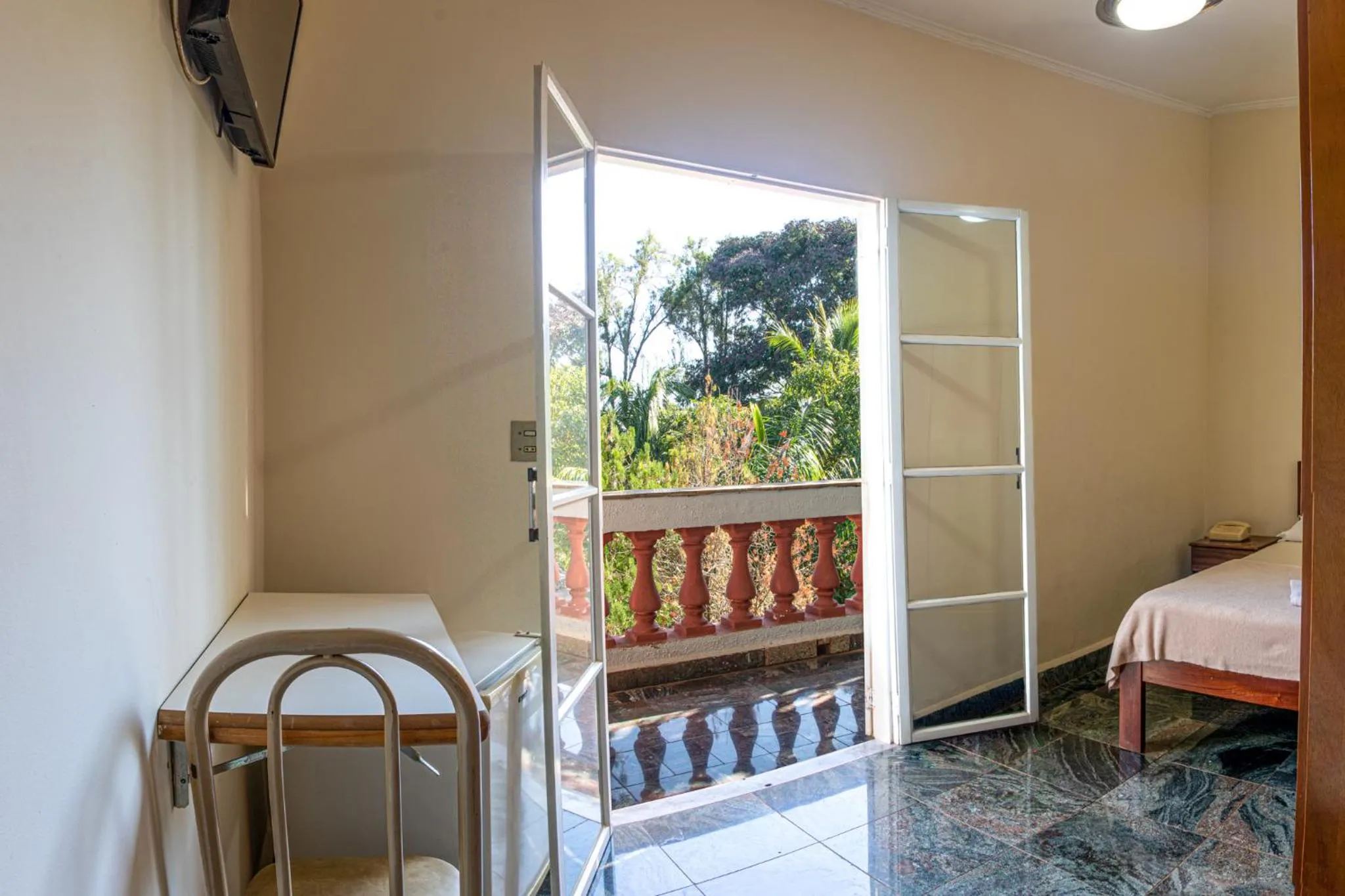Double Room with Lake View - single occupancy in Hotel Estancia Santa Amélia