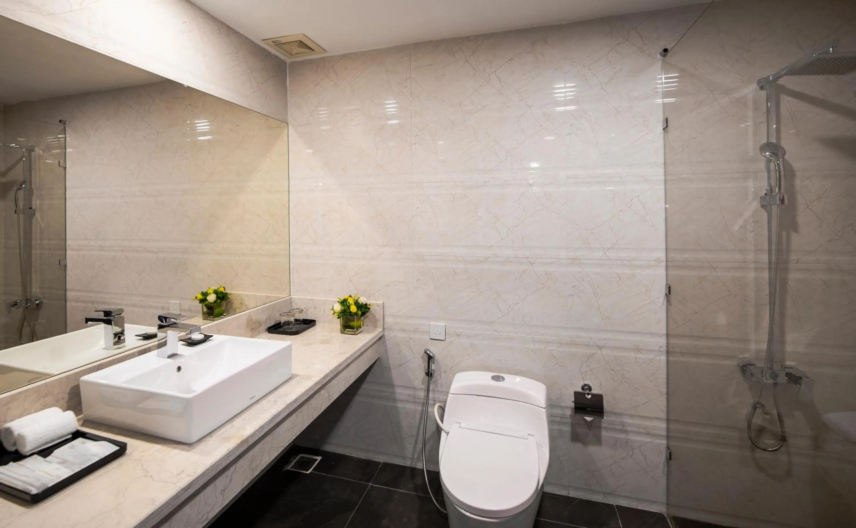 Toilet in Muong Thanh Grand Da Nang Hotel