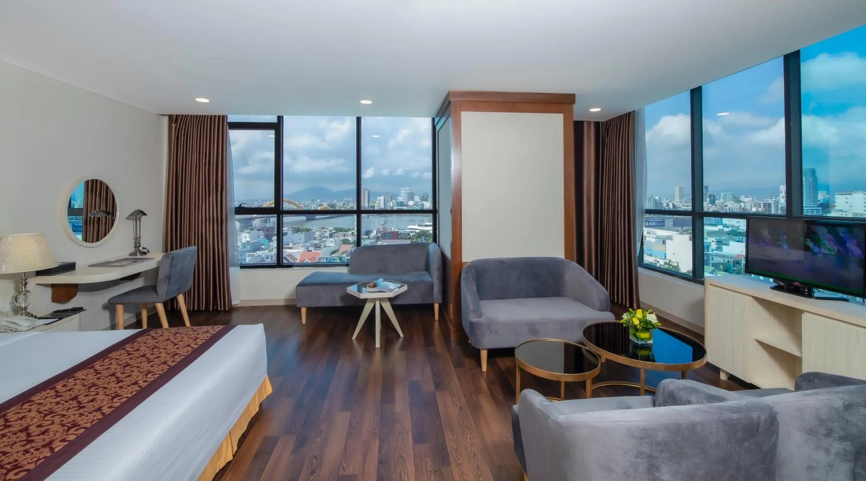 Living room in Muong Thanh Grand Da Nang Hotel