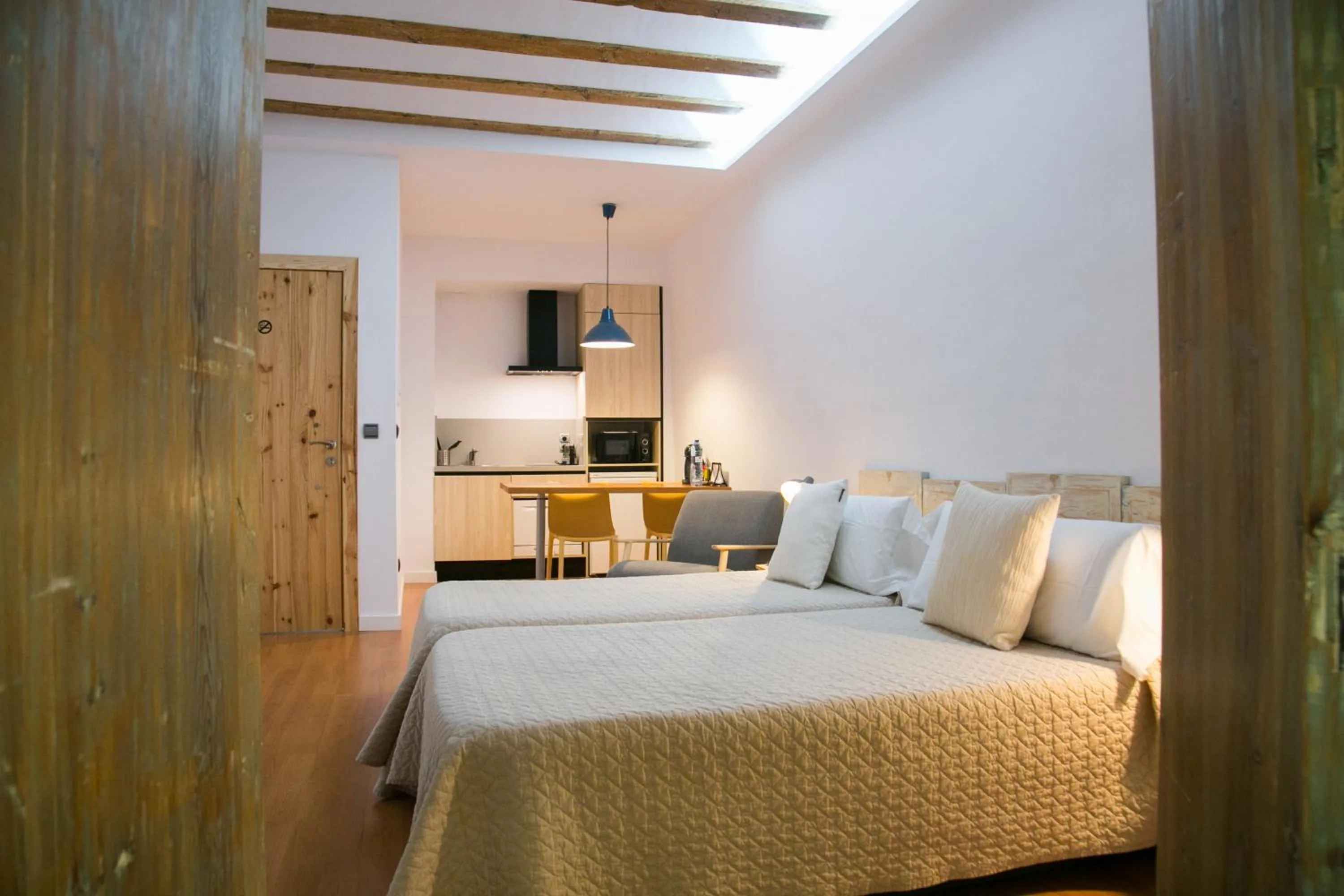 Studio Apartment - single occupancy in Las Coles Apartasuites