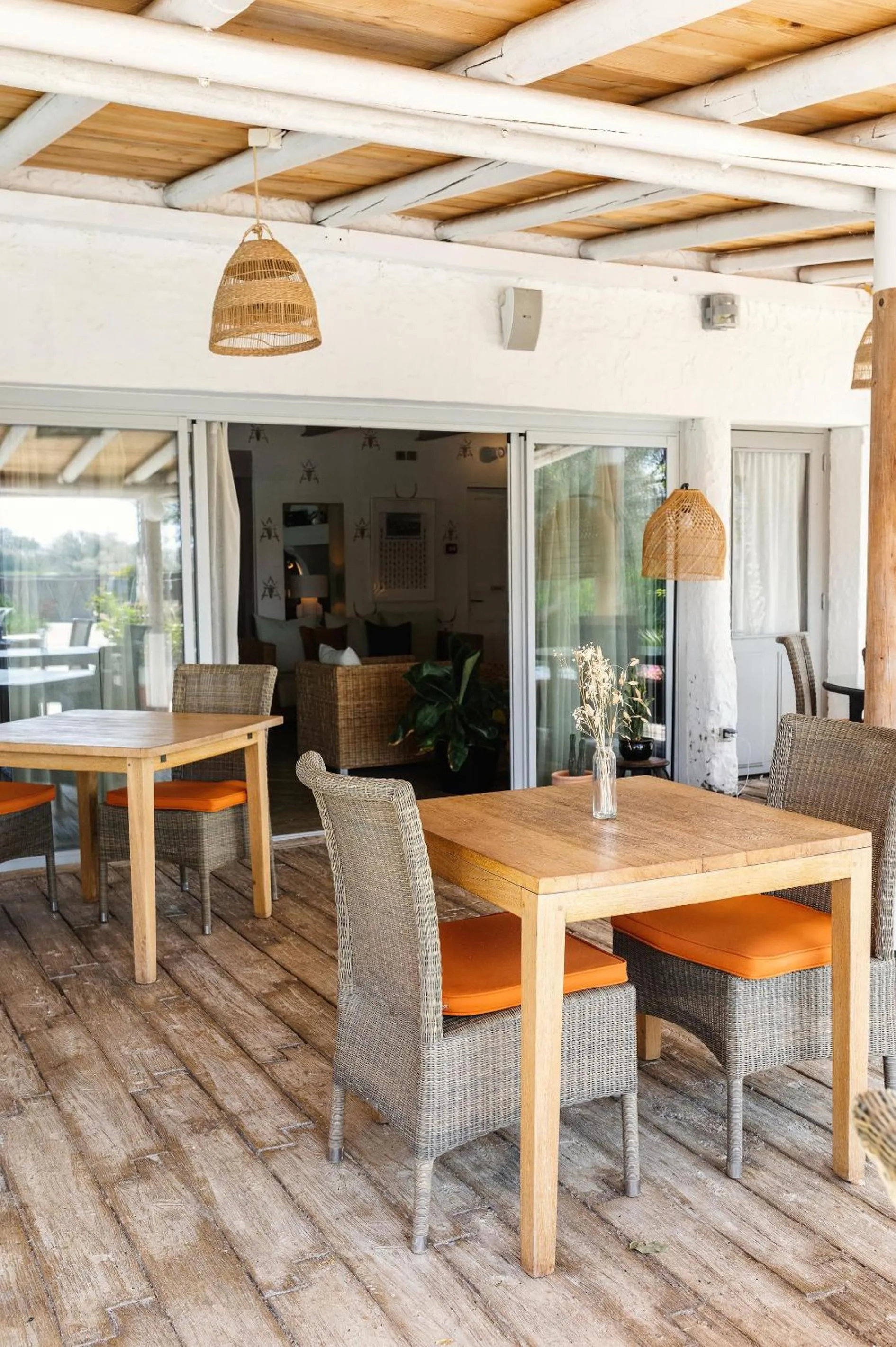 Patio in Hôtel Restaurant Les Arnelles