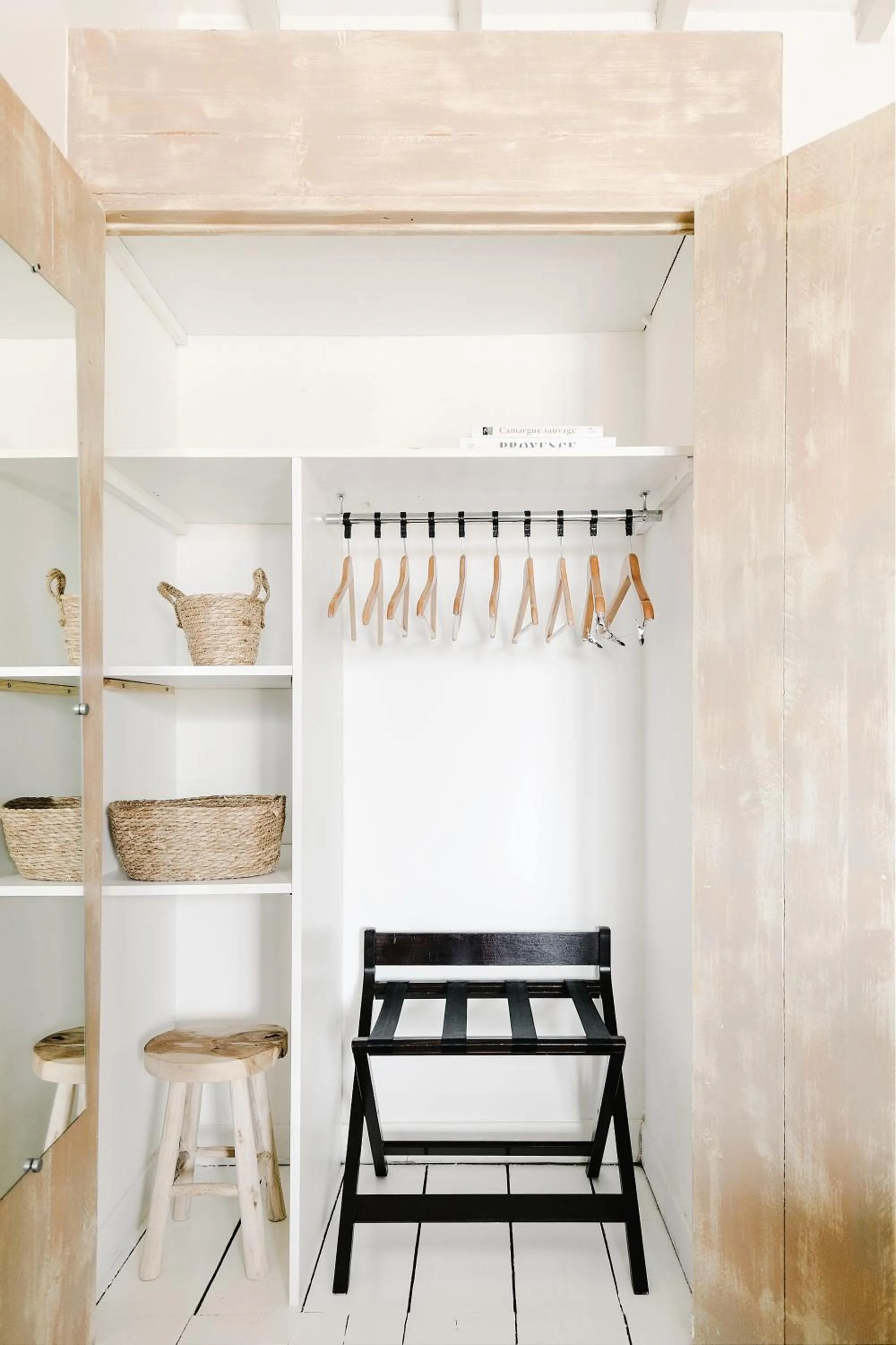 wardrobe in Hôtel Restaurant Les Arnelles