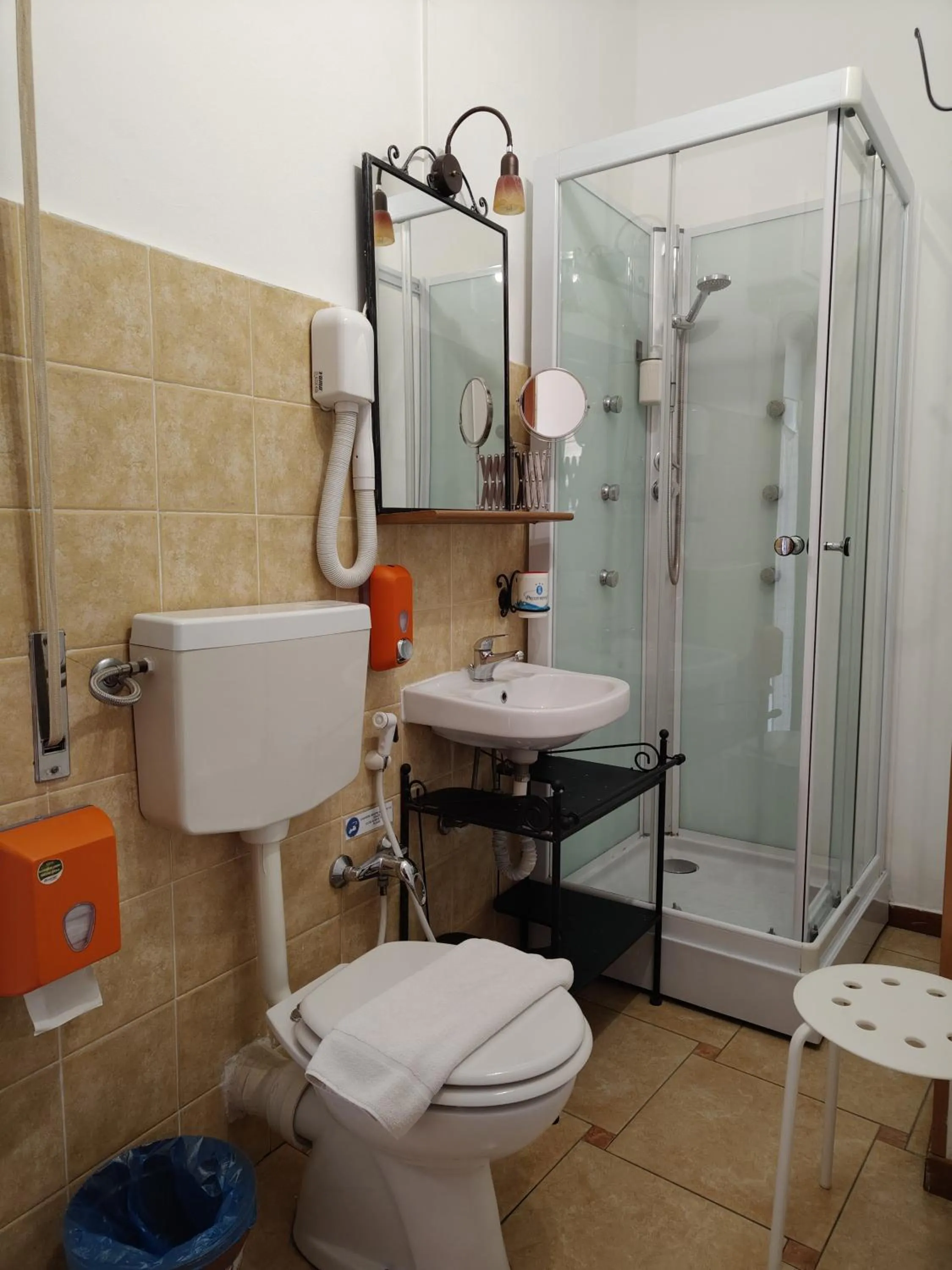 Bathroom in Proserpina