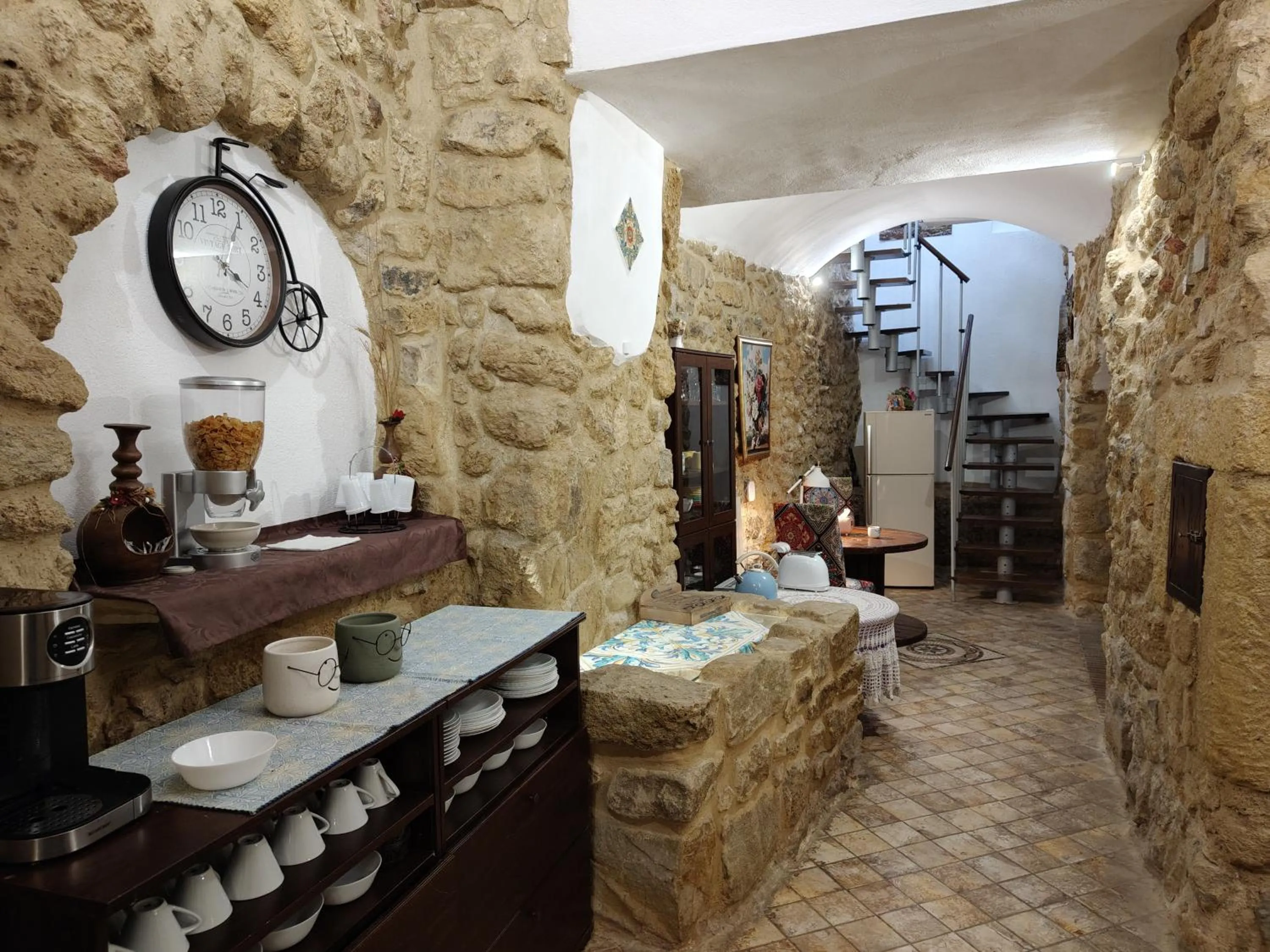 Restaurant/places to eat in Proserpina