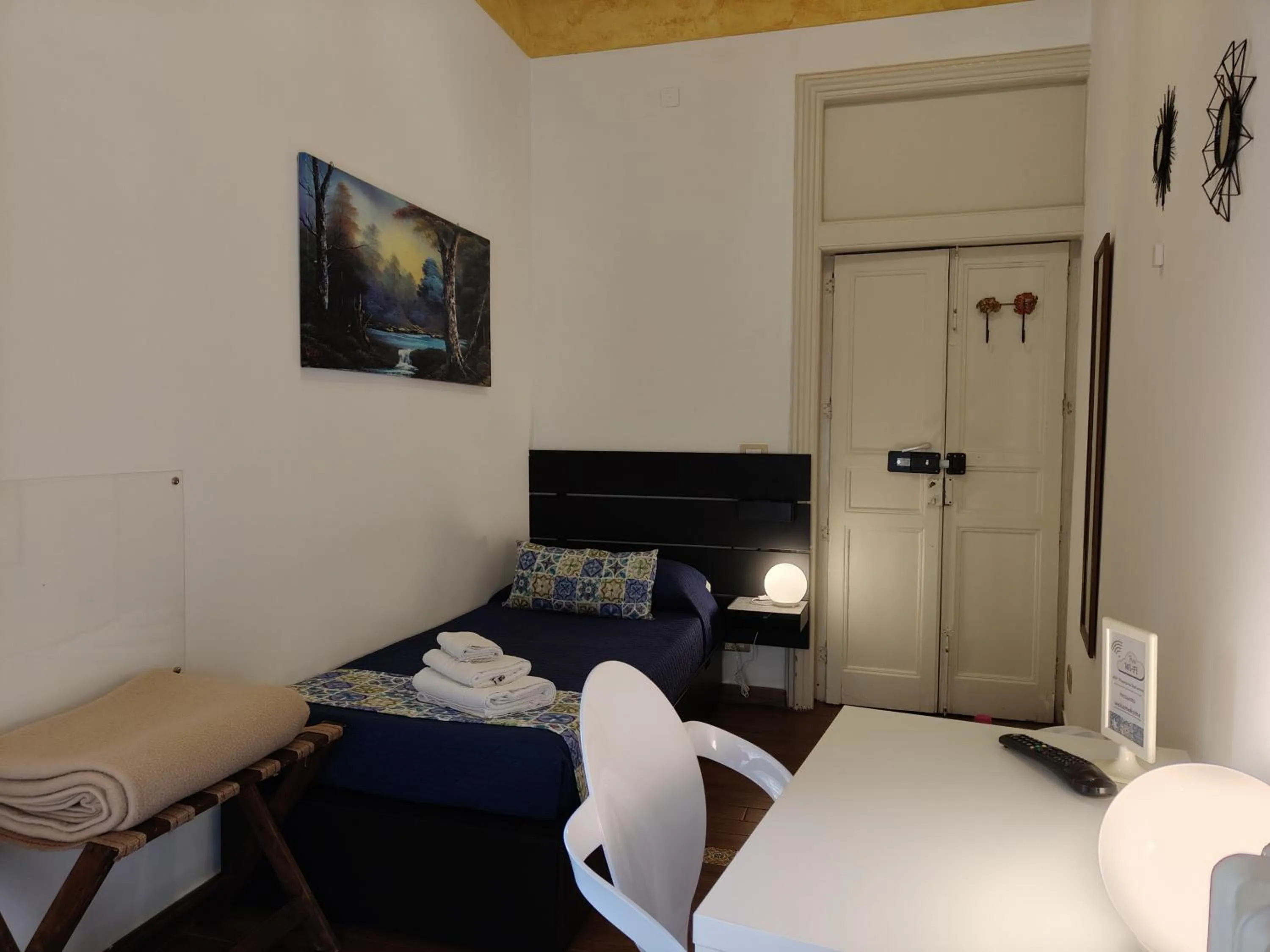 Bedroom, Bed in Proserpina