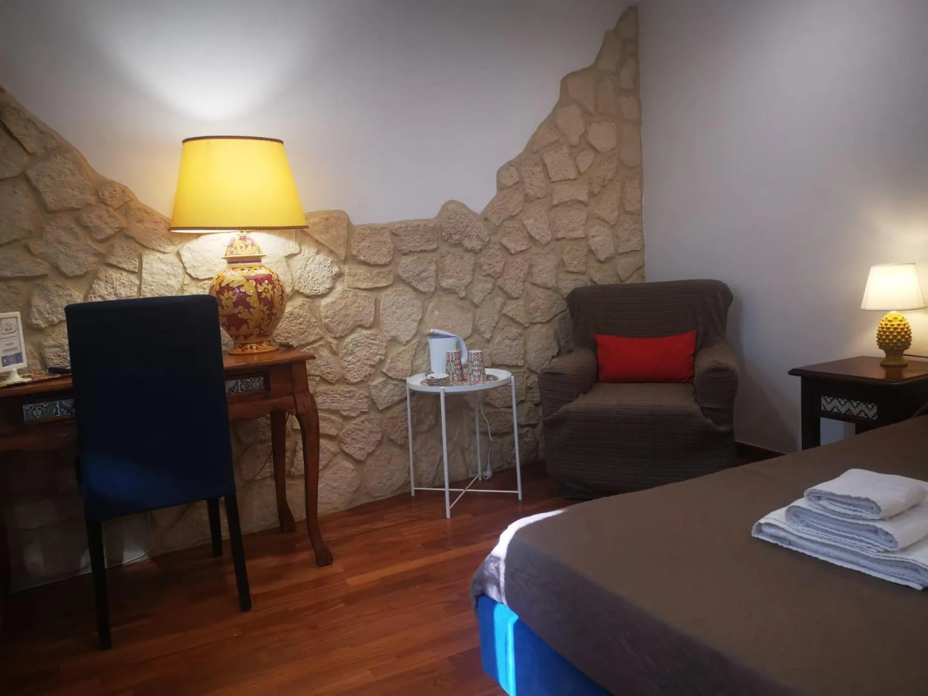 Photo of the whole room in Proserpina