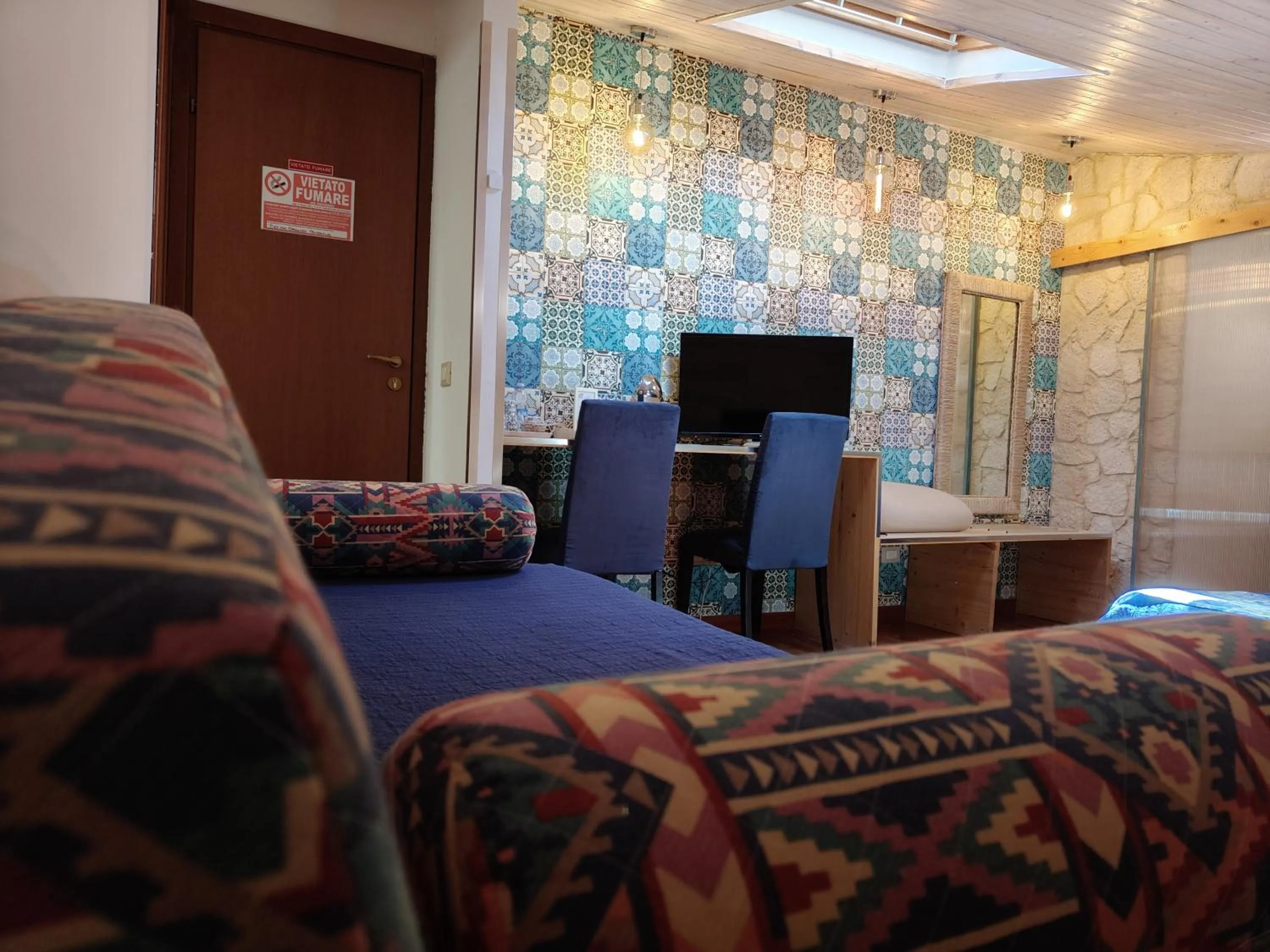 Photo of the whole room in Proserpina