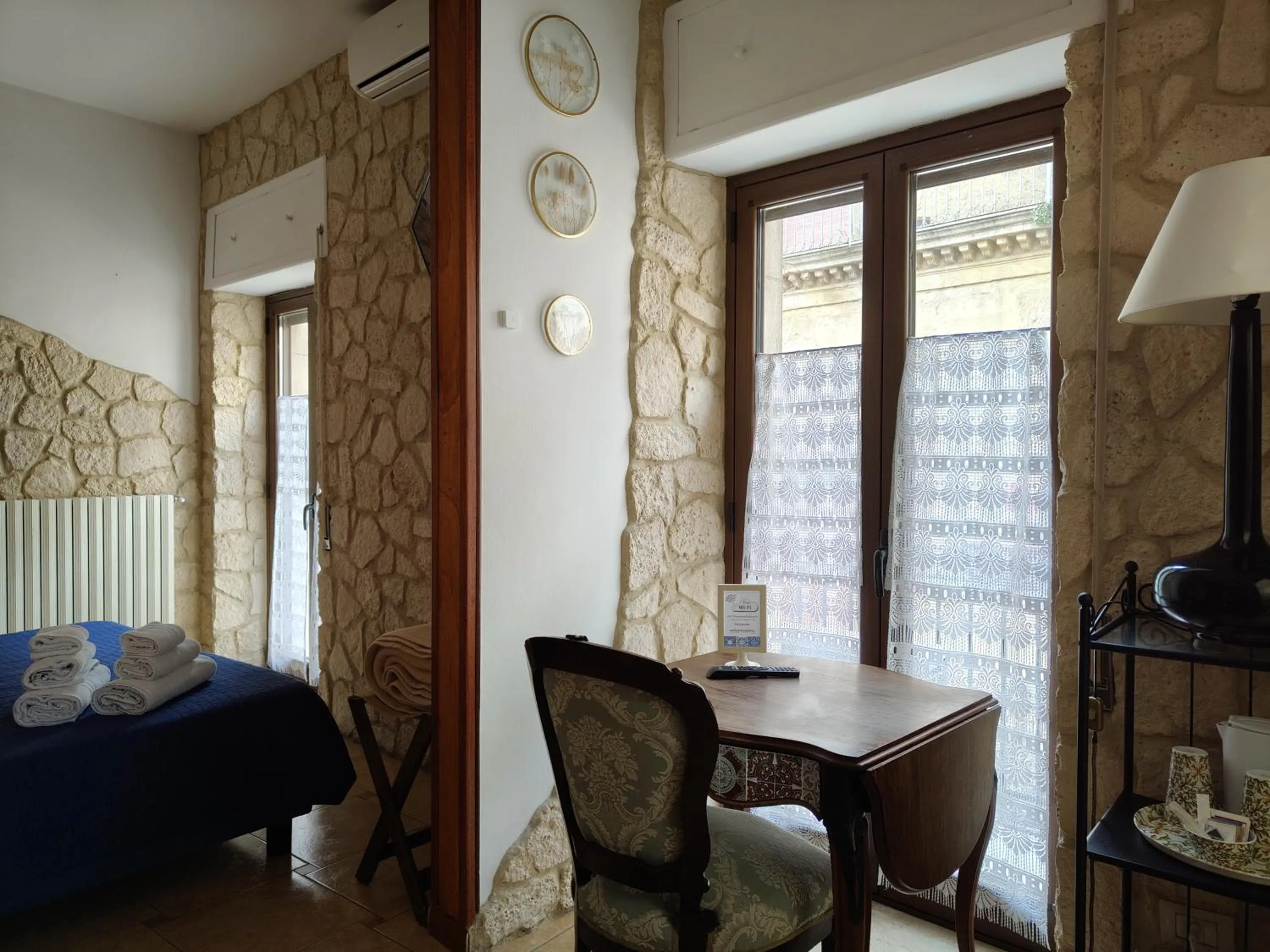 Photo of the whole room, Bed in Proserpina