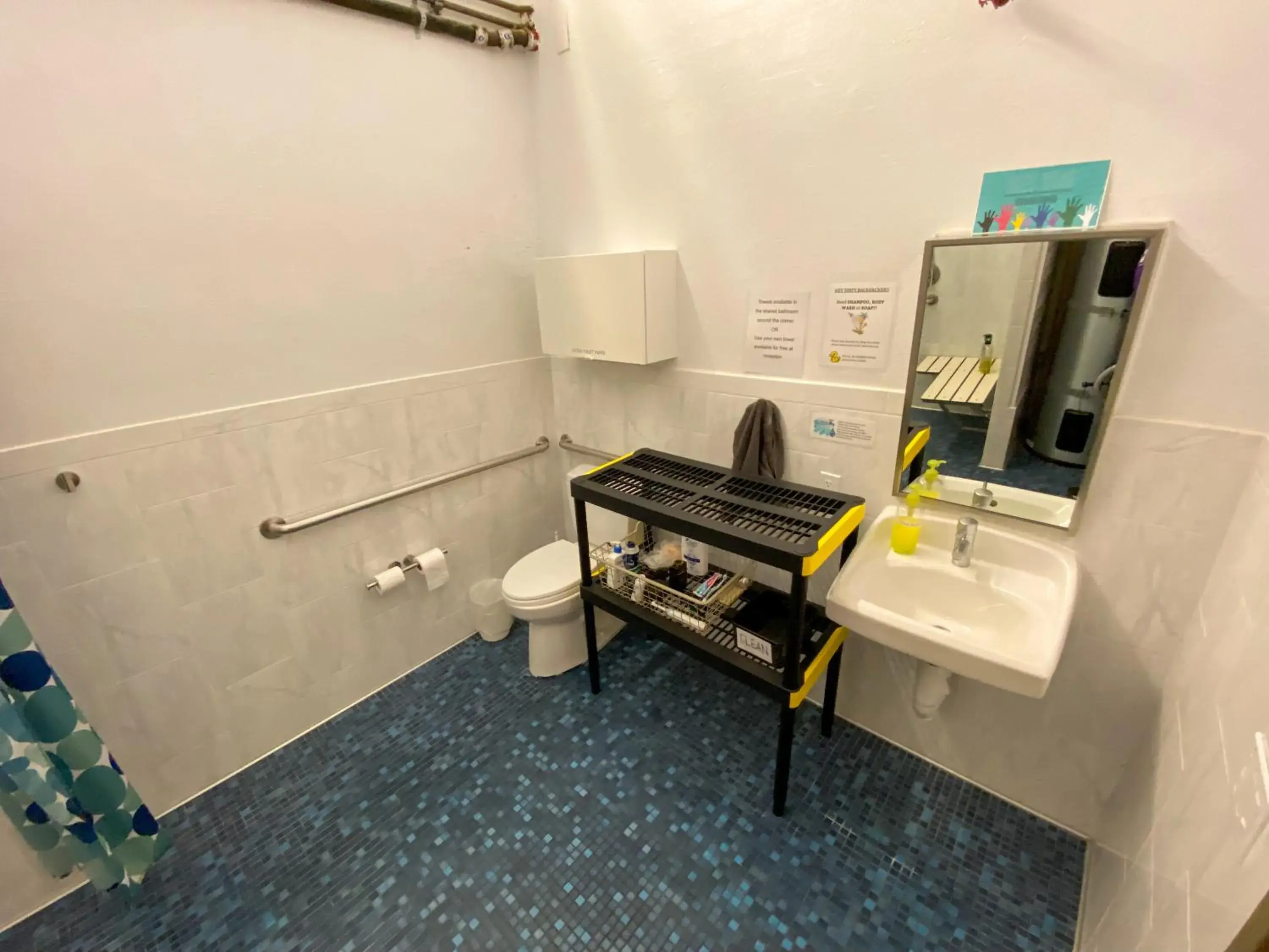 Bathroom in ITH San Francisco Pacific Tradewinds Backpacker Hostel Bathroom in ITH San Francisco Pacific Tradewinds Backpacker Hostel