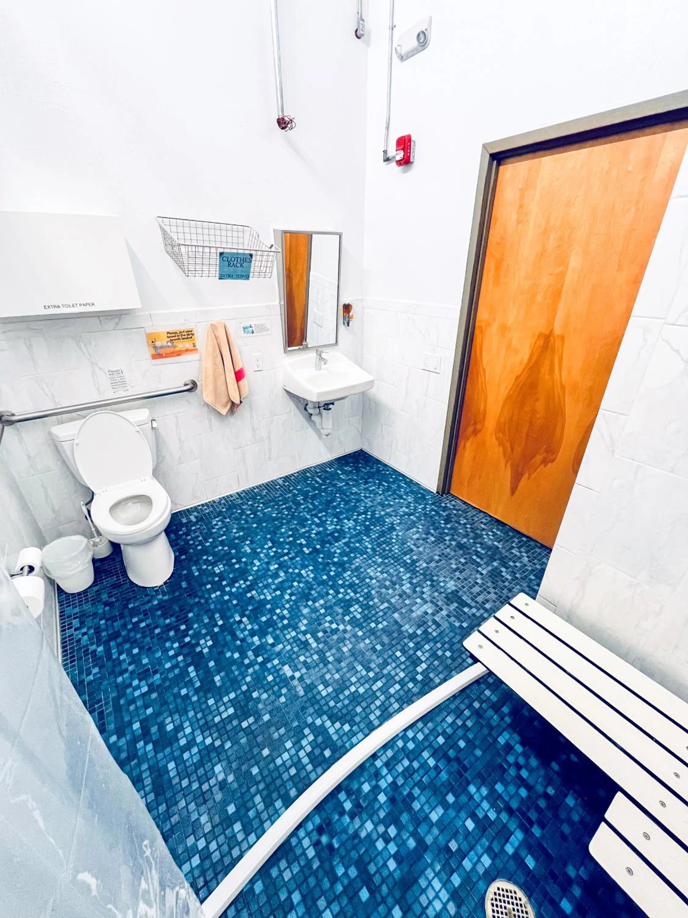 Bathroom in ITH San Francisco Pacific Tradewinds Backpacker Hostel