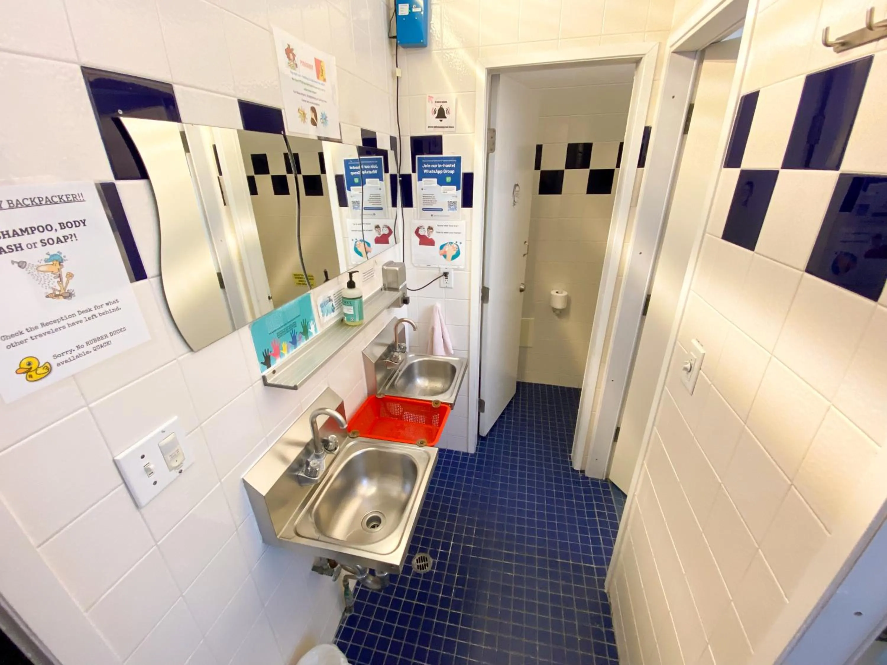 Bathroom in ITH San Francisco Pacific Tradewinds Backpacker Hostel