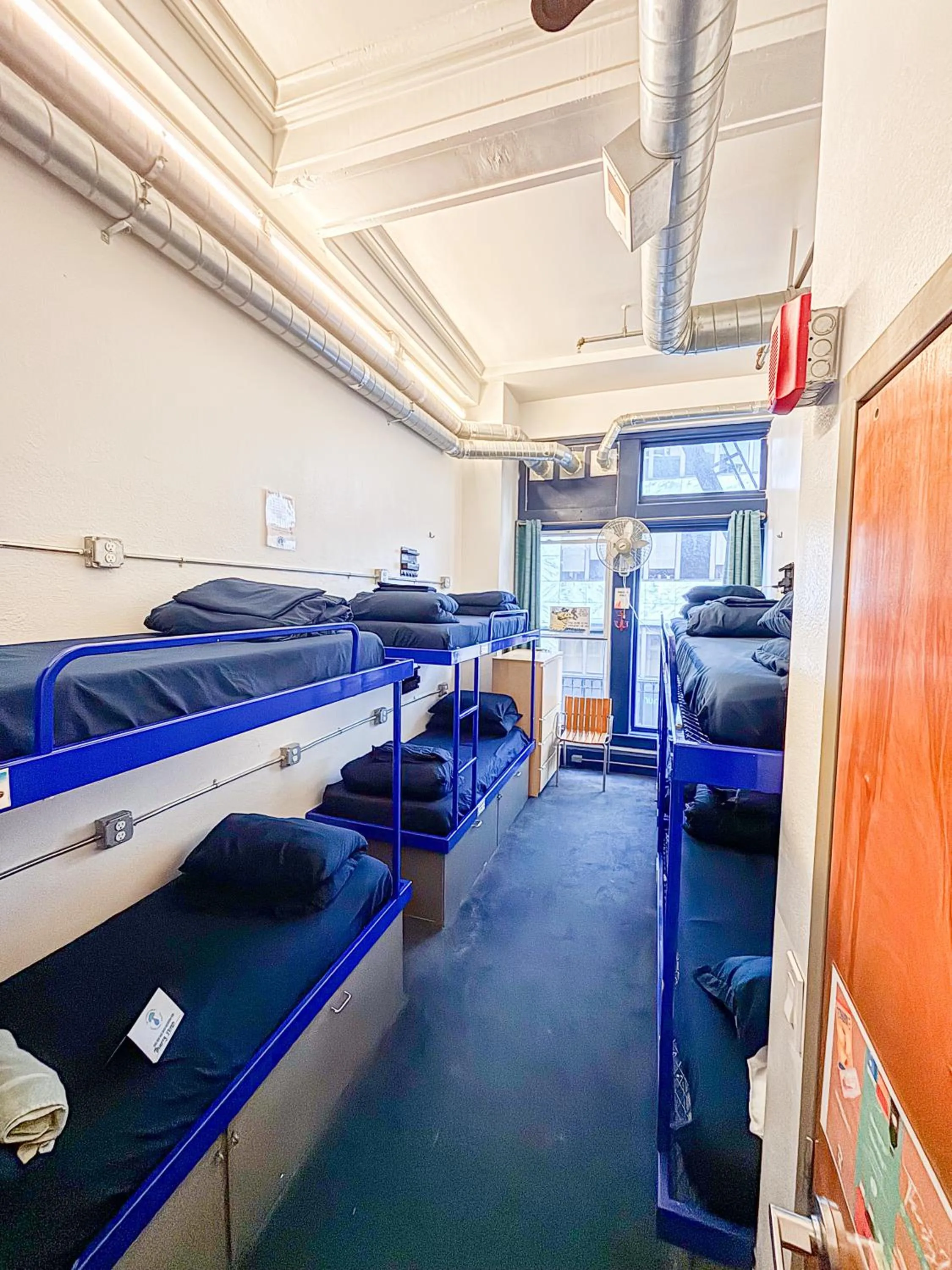 Bedroom, Bed in ITH San Francisco Pacific Tradewinds Backpacker Hostel