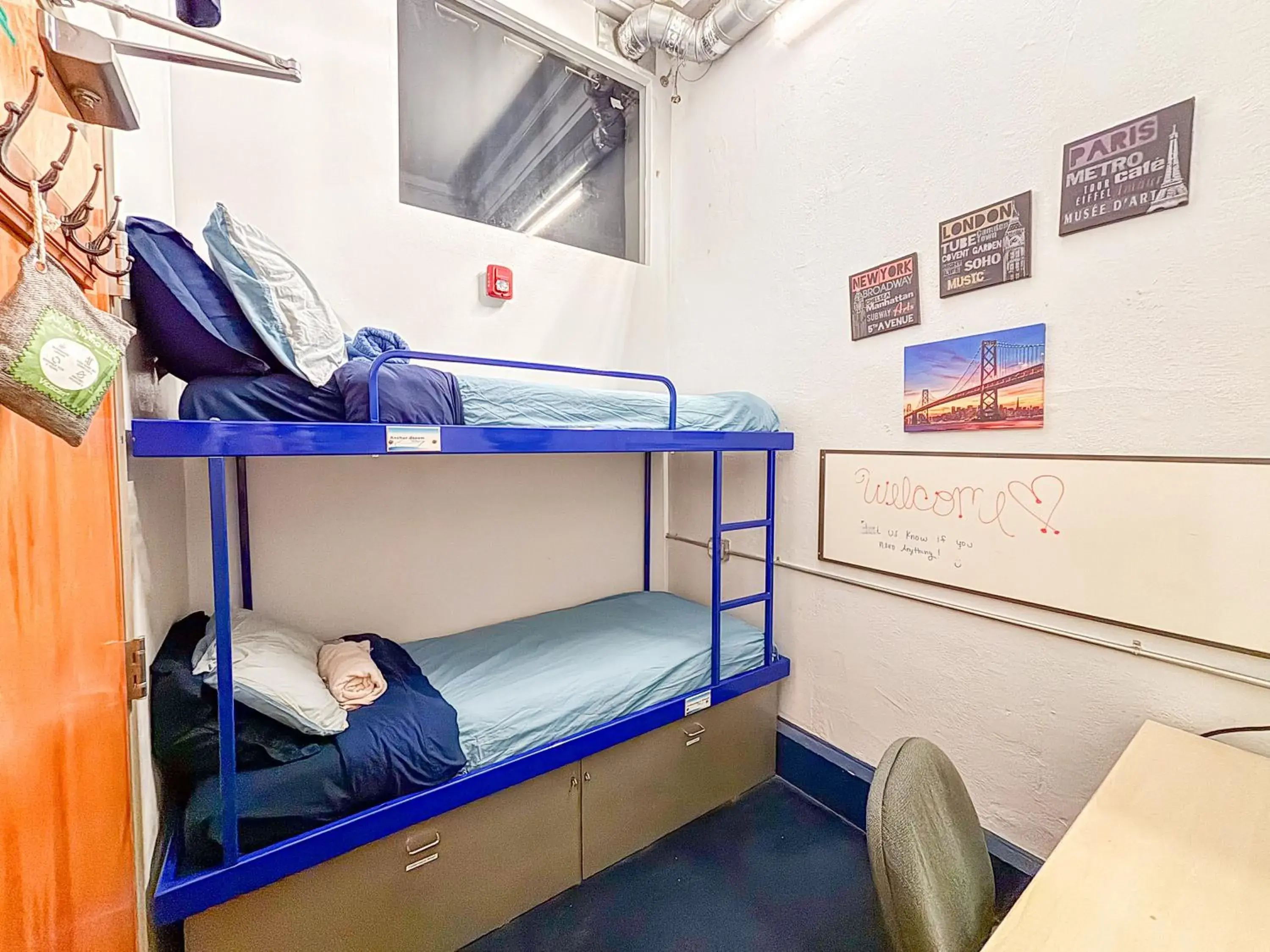 Bedroom, Bed in ITH San Francisco Pacific Tradewinds Backpacker Hostel Bedroom, Bed in ITH San Francisco Pacific Tradewinds Backpacker Hostel