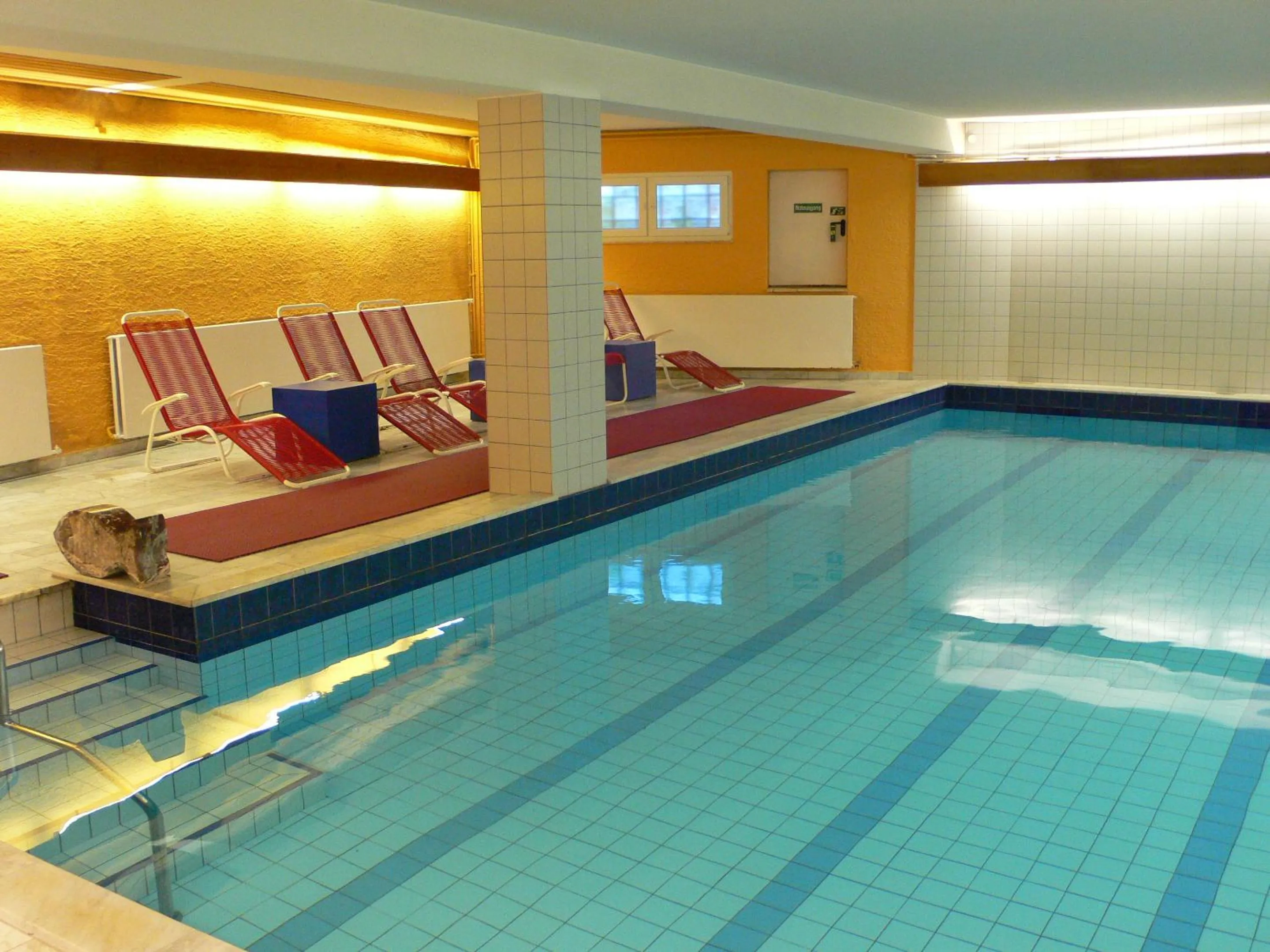Swimming pool in Hotel Meran Hallenbad & Sauna