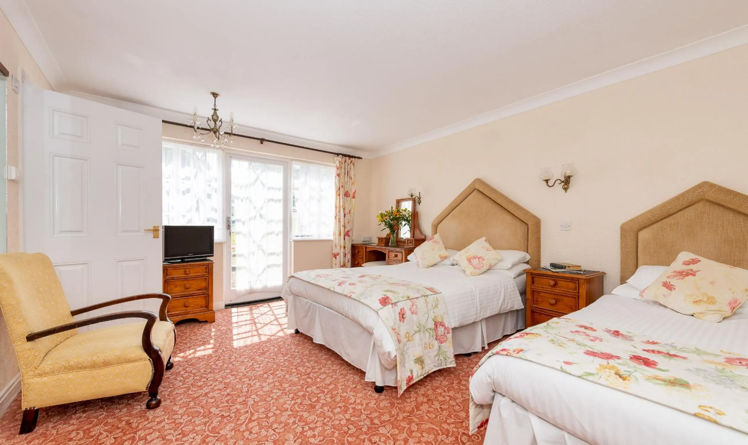 Bed in Royal Glen Hotel