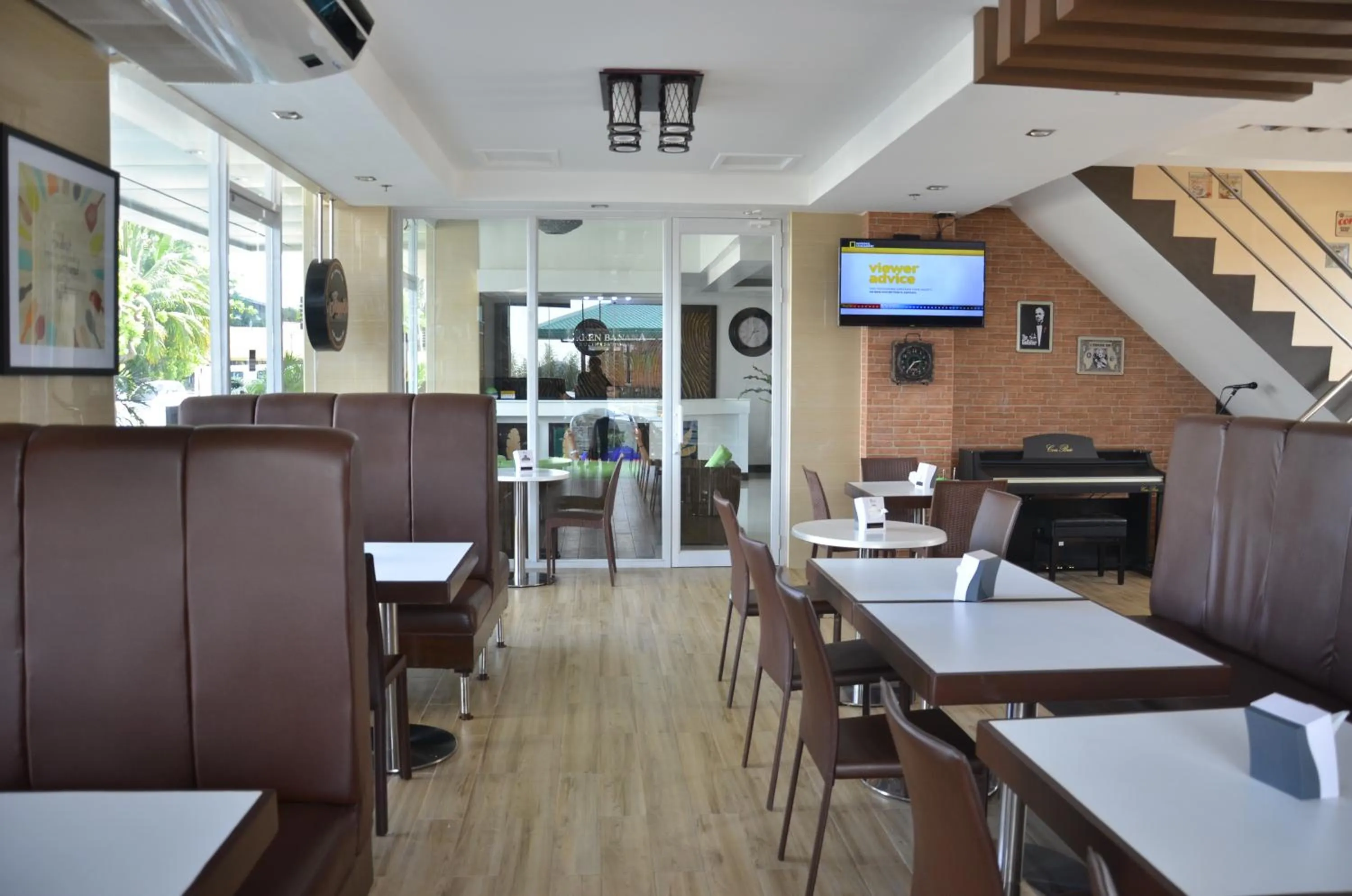 Restaurant/places to eat in GREEN BANANA BUSINESS HOTEL