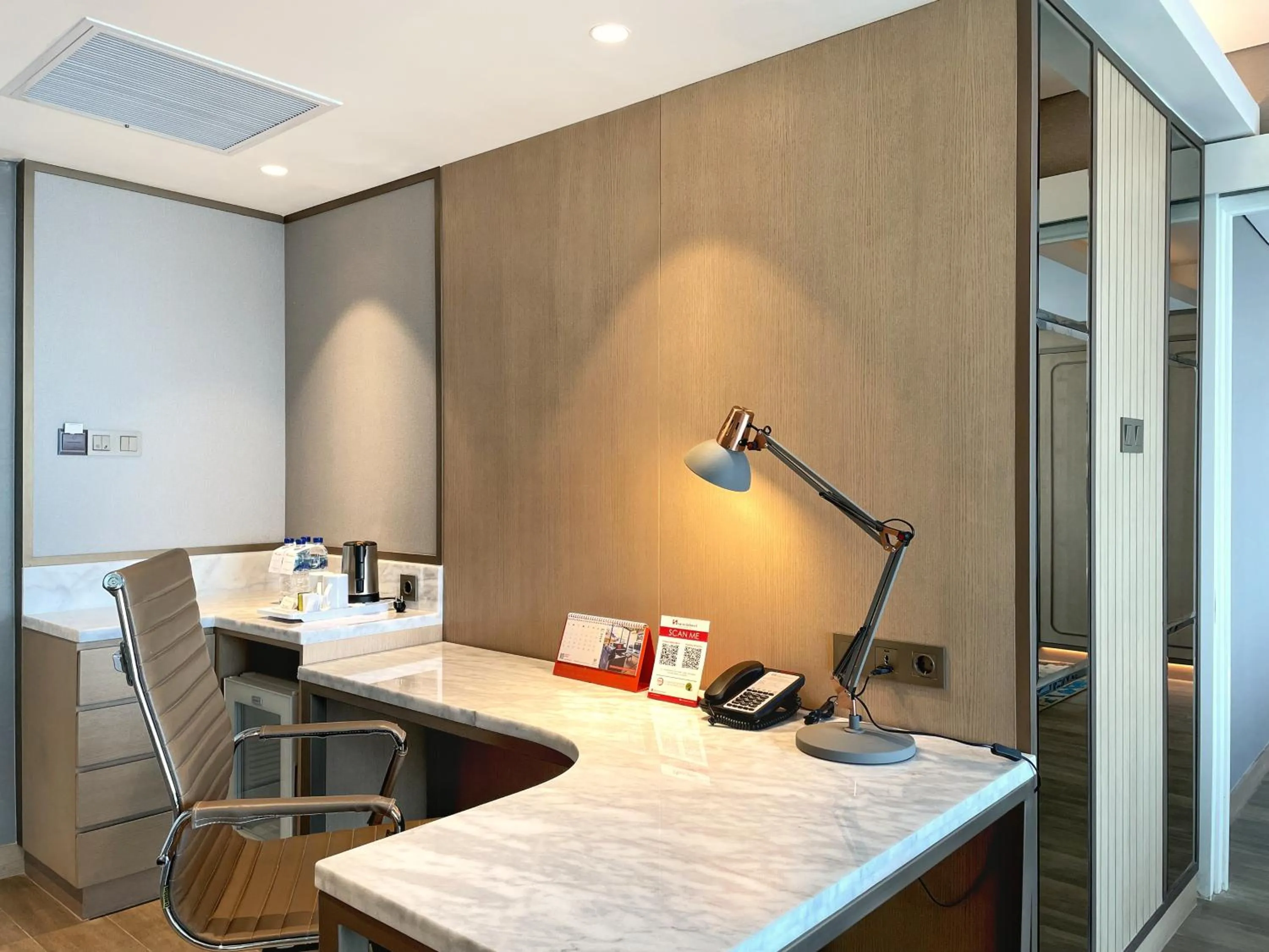 Coffee/tea facilities in Swiss-Belhotel Solo