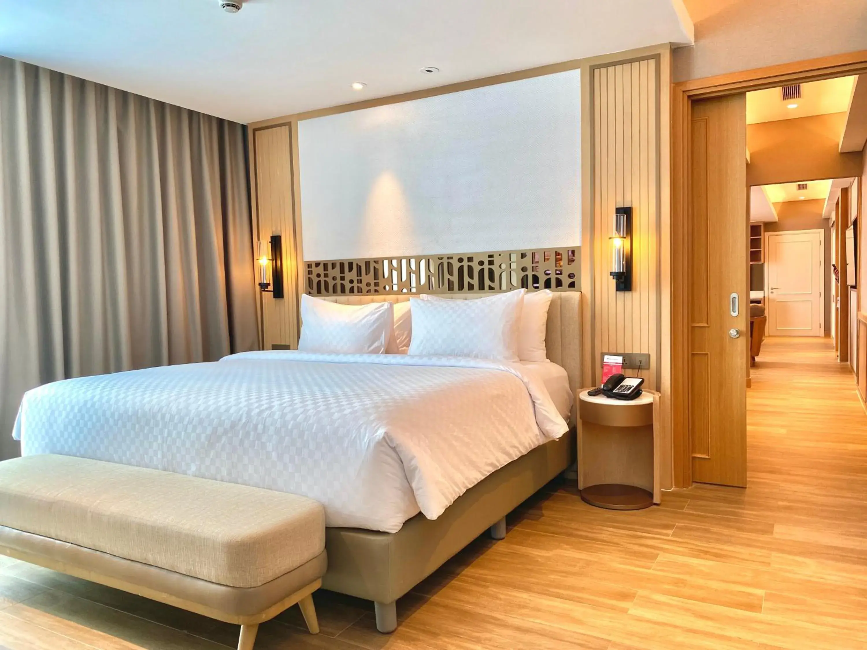 TV and multimedia, Bed in Swiss-Belhotel Solo TV and multimedia, Bed in Swiss-Belhotel Solo