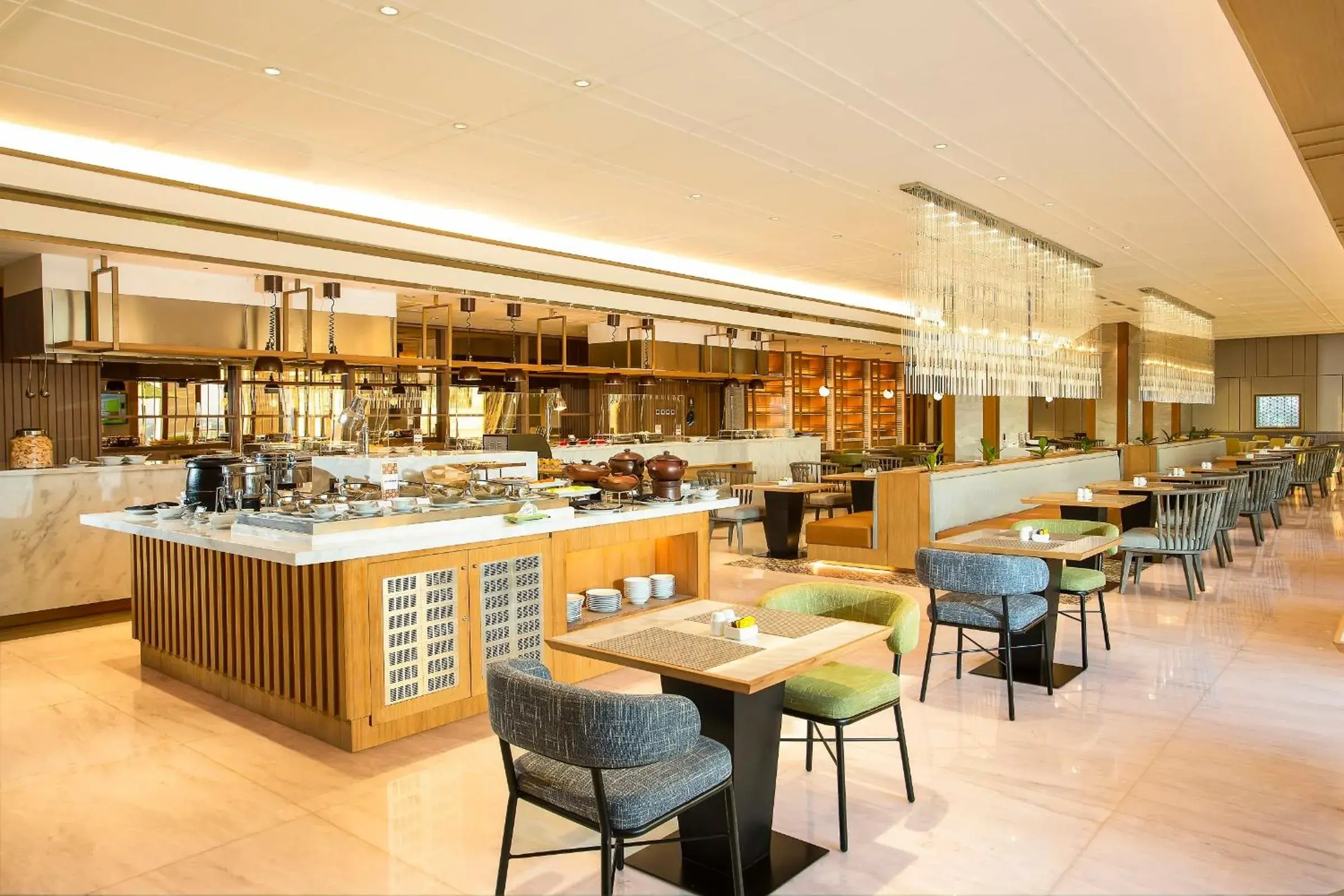 Restaurant/places to eat in Swiss-Belhotel Solo Restaurant/places to eat in Swiss-Belhotel Solo