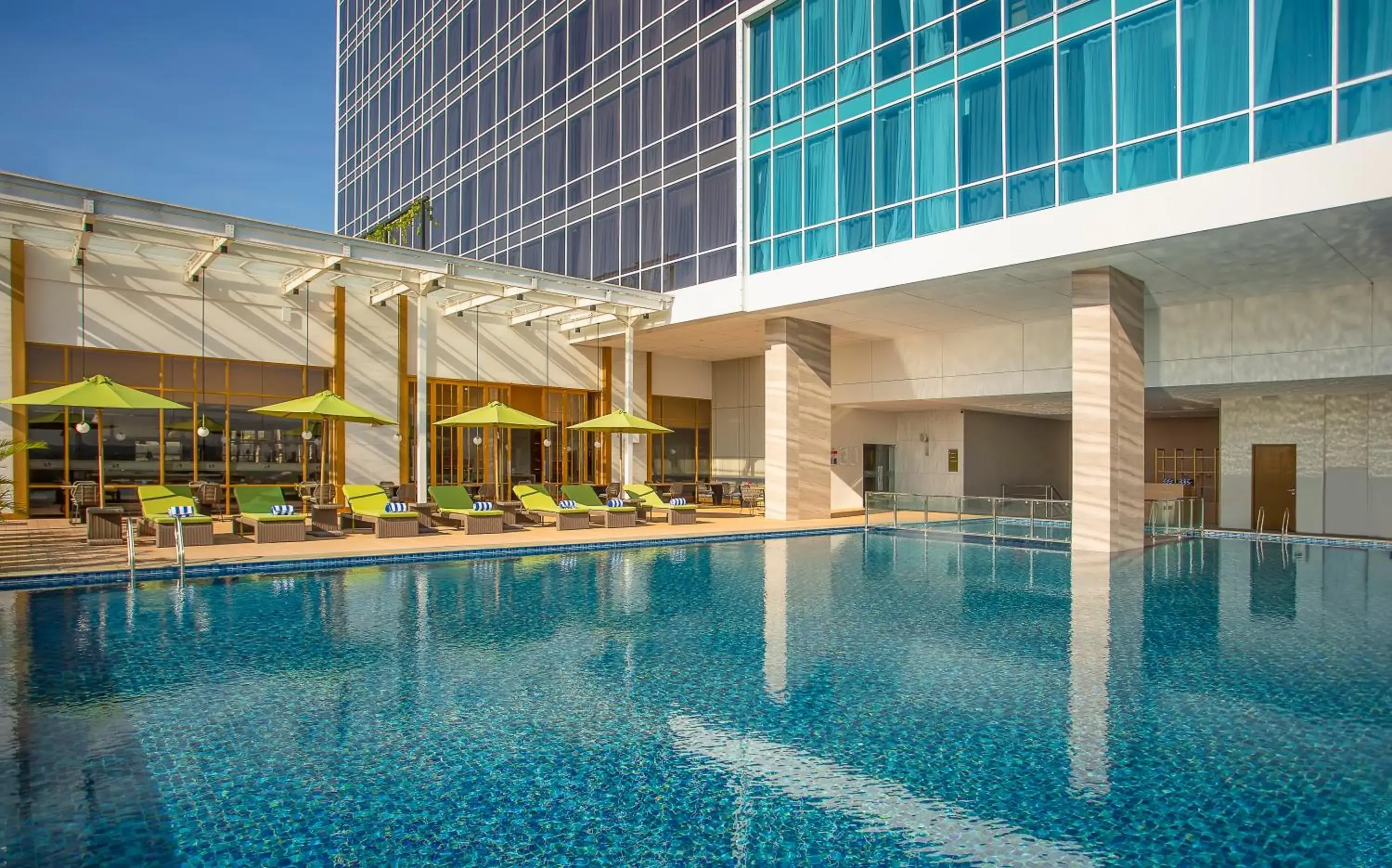 Swimming pool in Swiss-Belhotel Solo Swimming pool in Swiss-Belhotel Solo