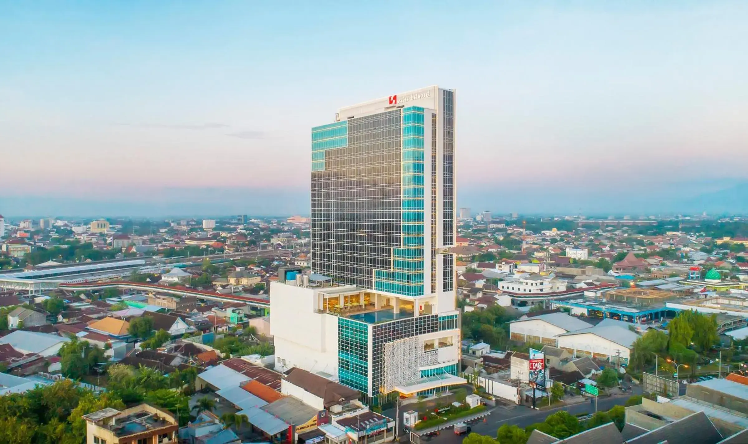 Property building in Swiss-Belhotel Solo Property building in Swiss-Belhotel Solo