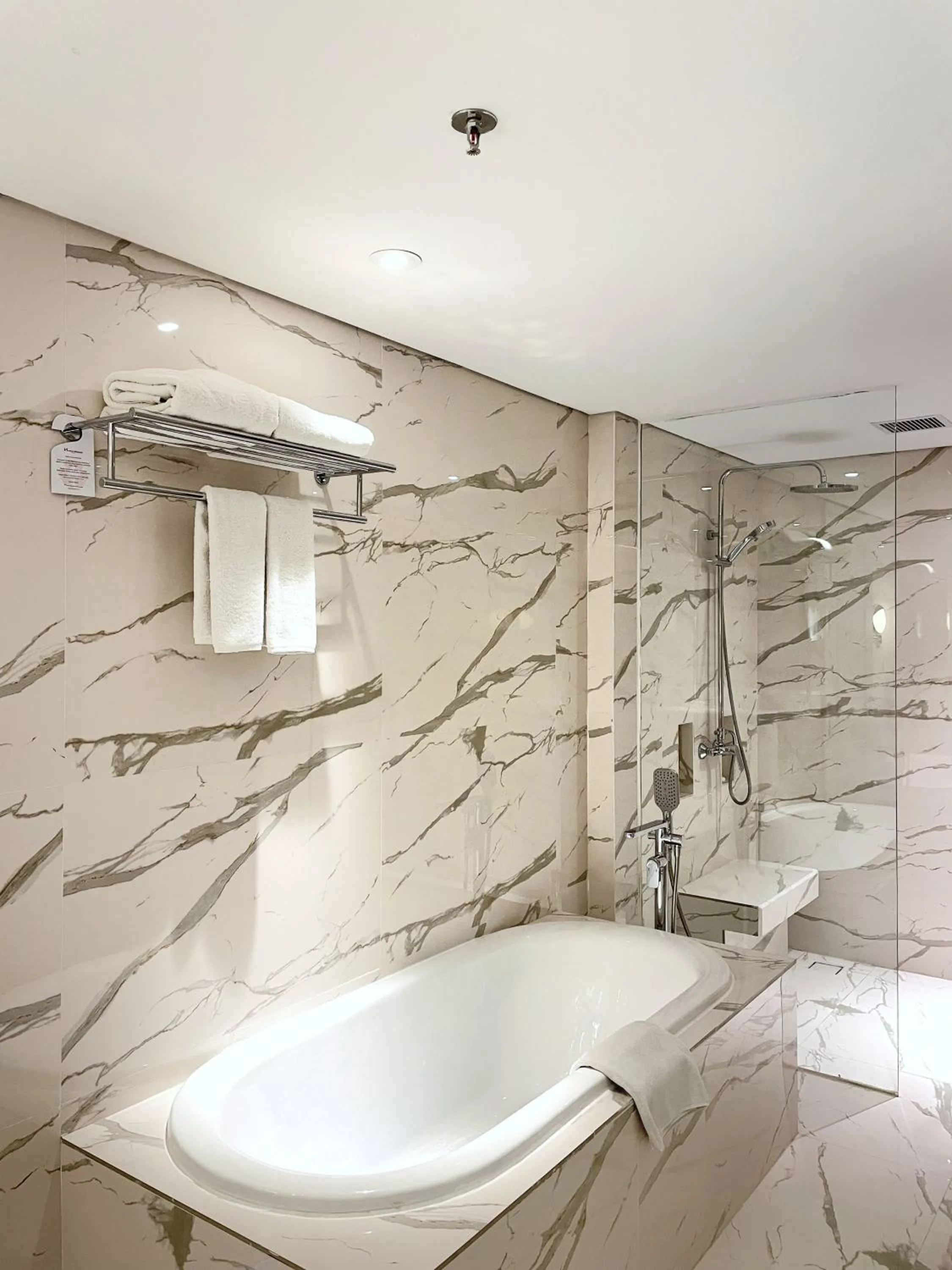 Toilet in Swiss-Belhotel Solo