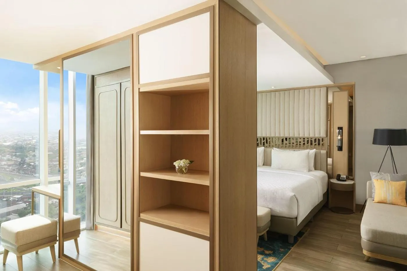 Bedroom, Bed in Swiss-Belhotel Solo