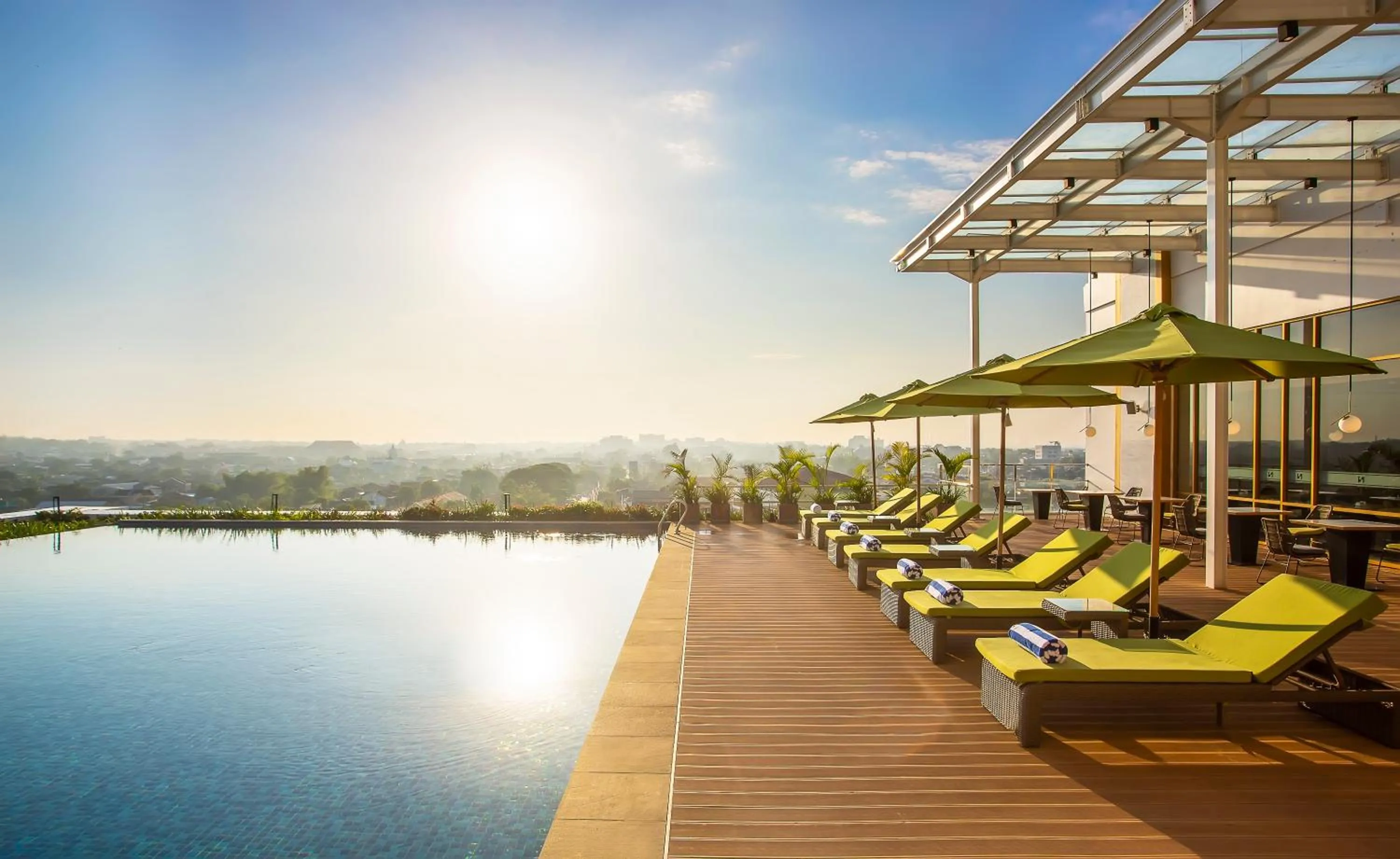 Swimming pool in Swiss-Belhotel Solo