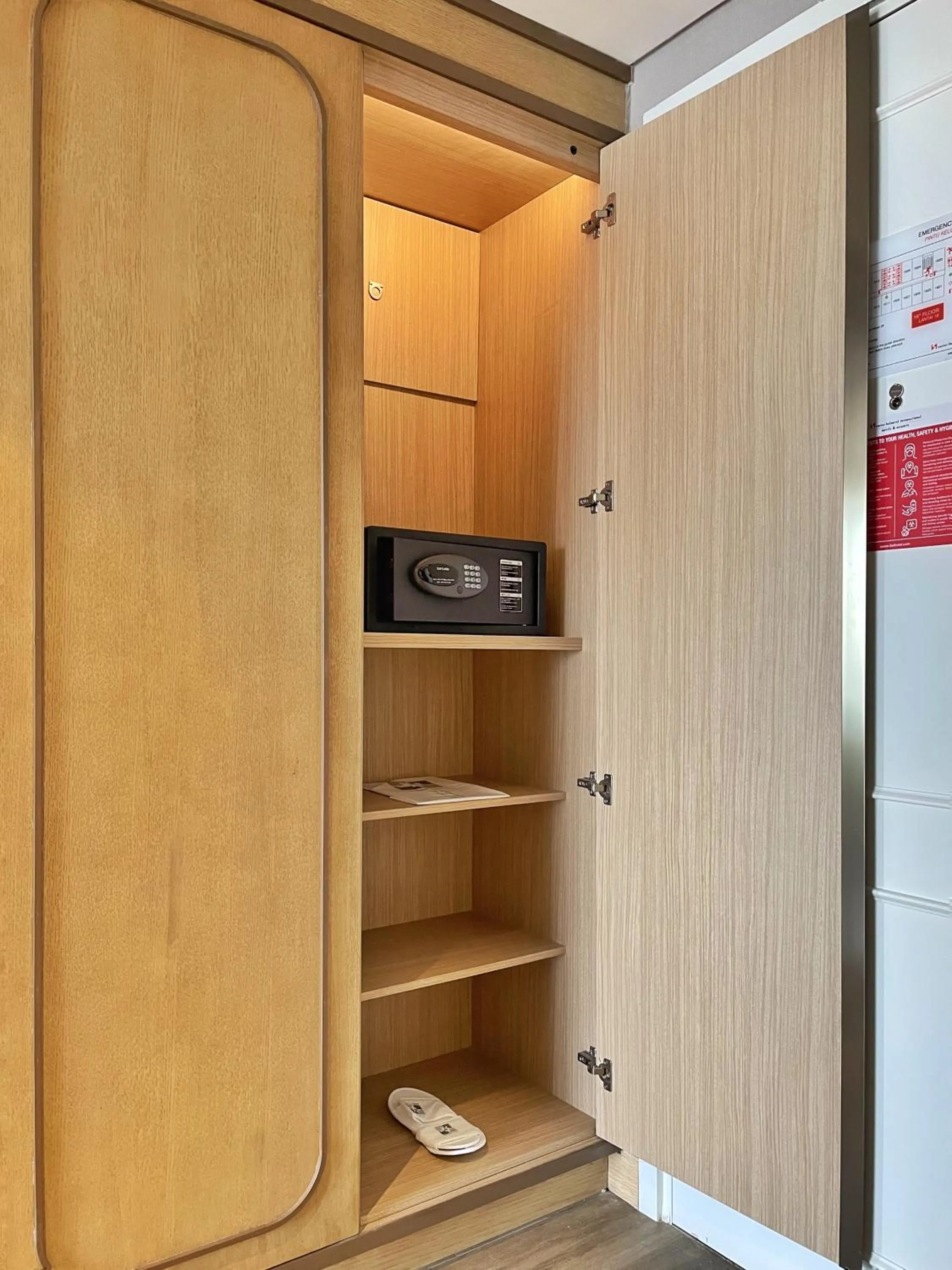 safe in Swiss-Belhotel Solo