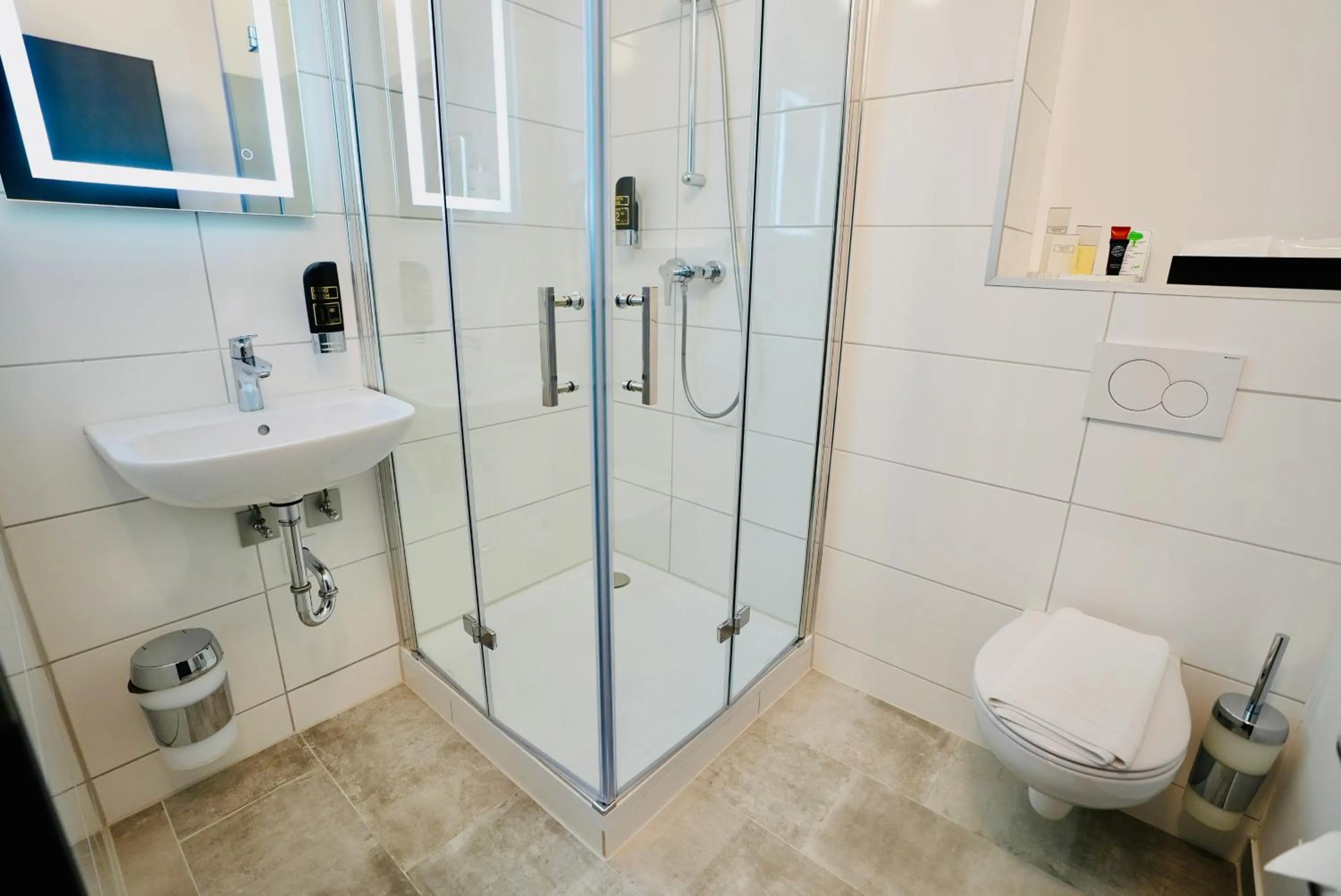 Arthotel Ambassador Wiesbaden - FREE PARKING