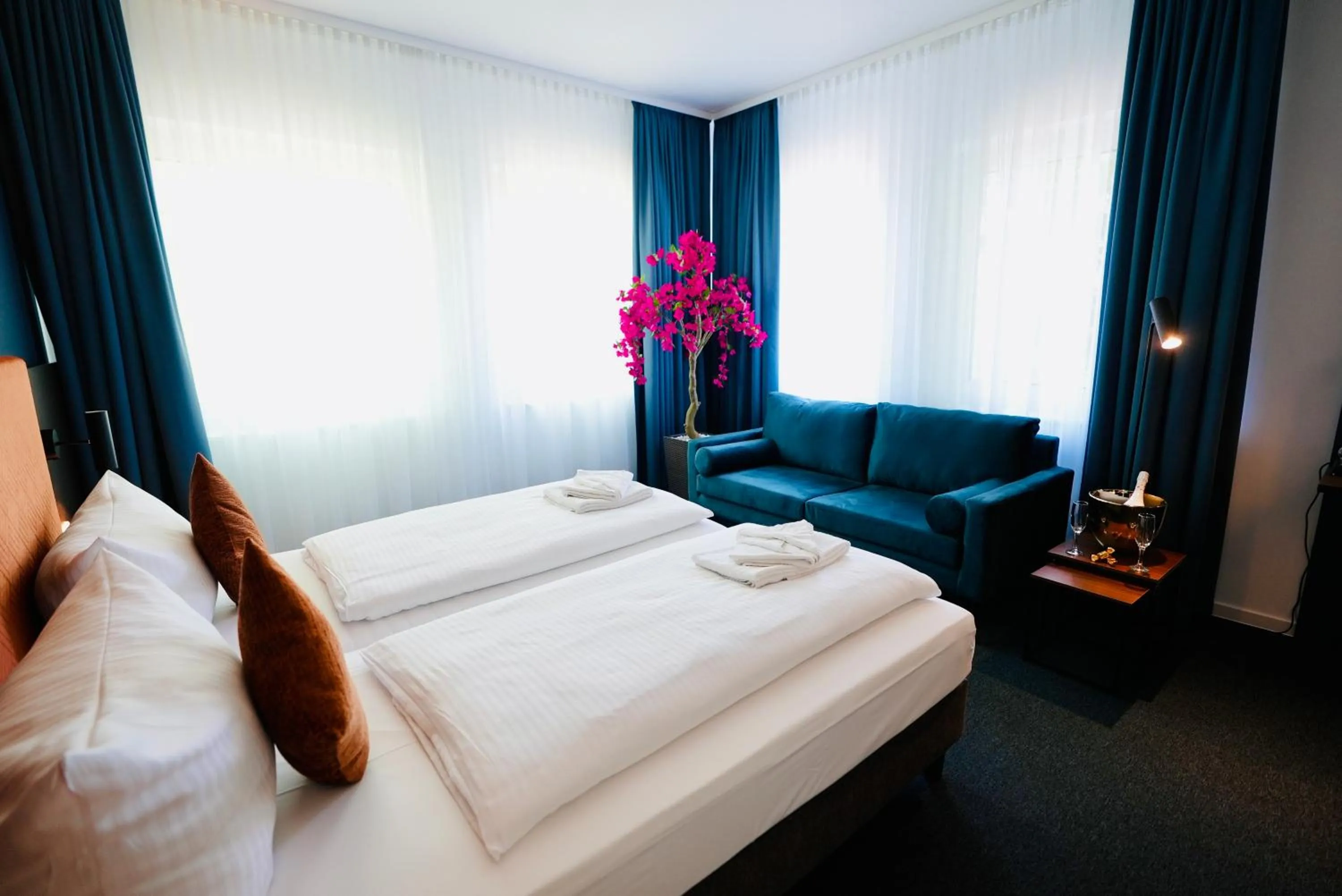Bed in Arthotel Ambassador Wiesbaden - FREE PARKING