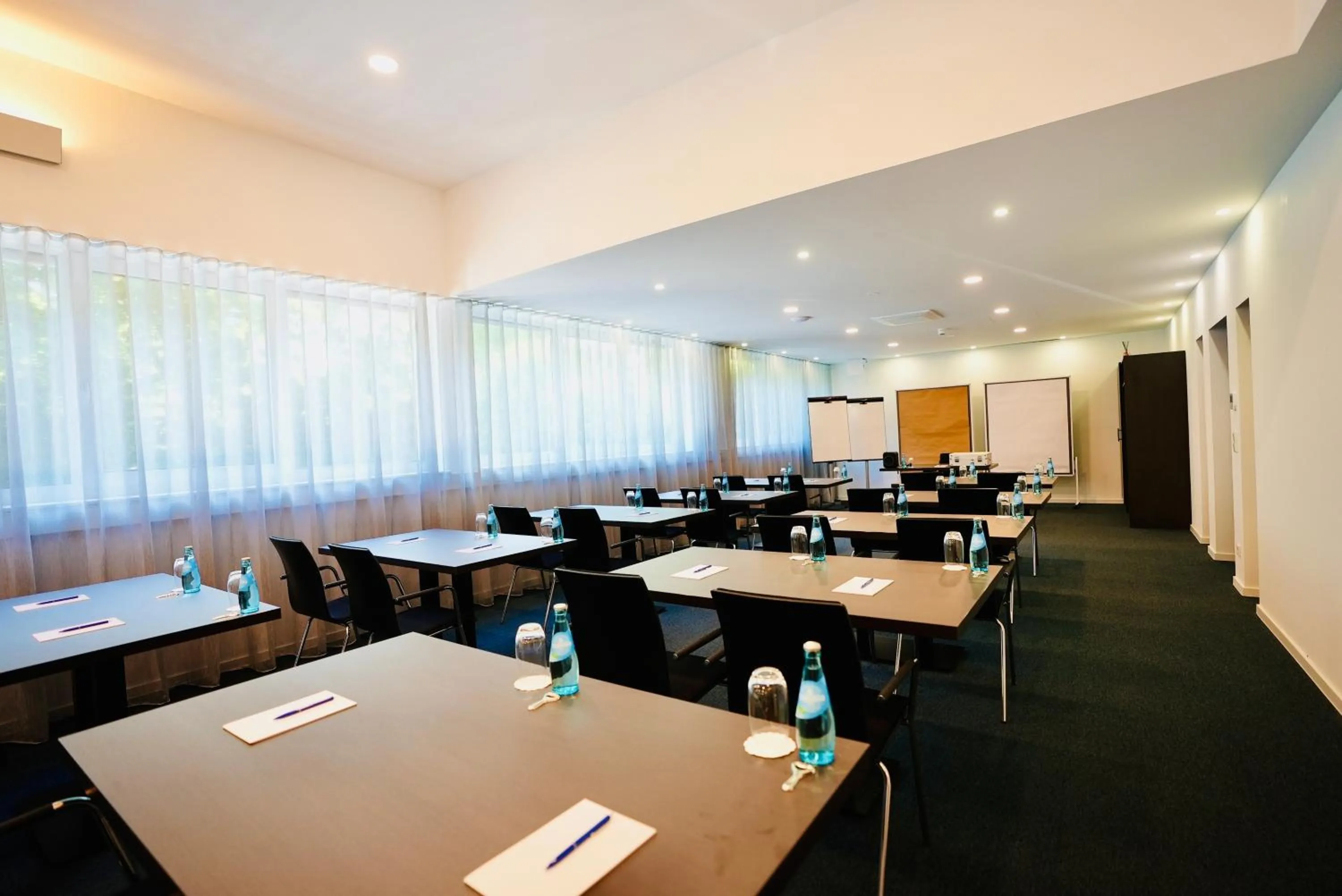 Arthotel Ambassador Wiesbaden - FREE PARKING