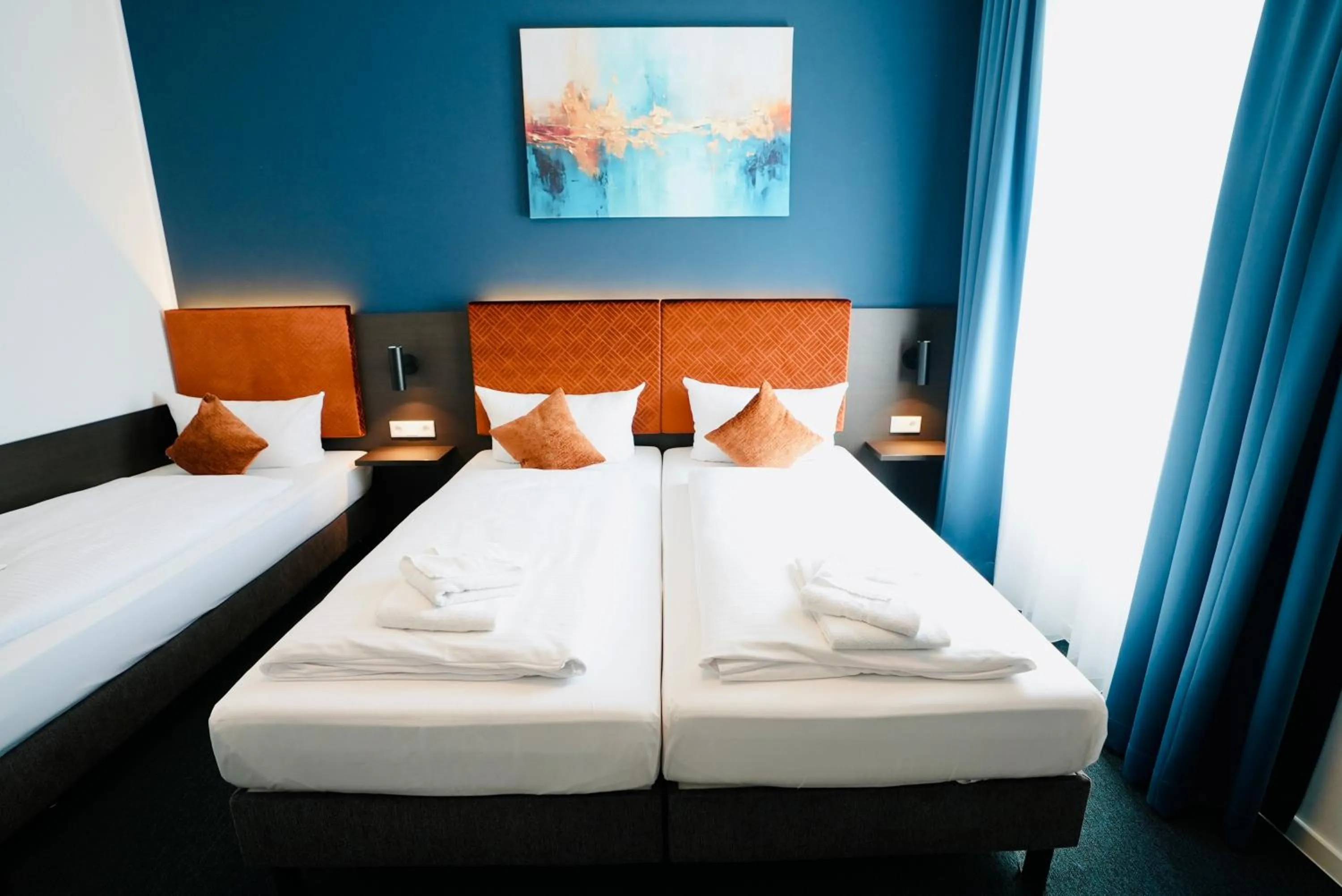 Bed in Arthotel Ambassador Wiesbaden - FREE PARKING